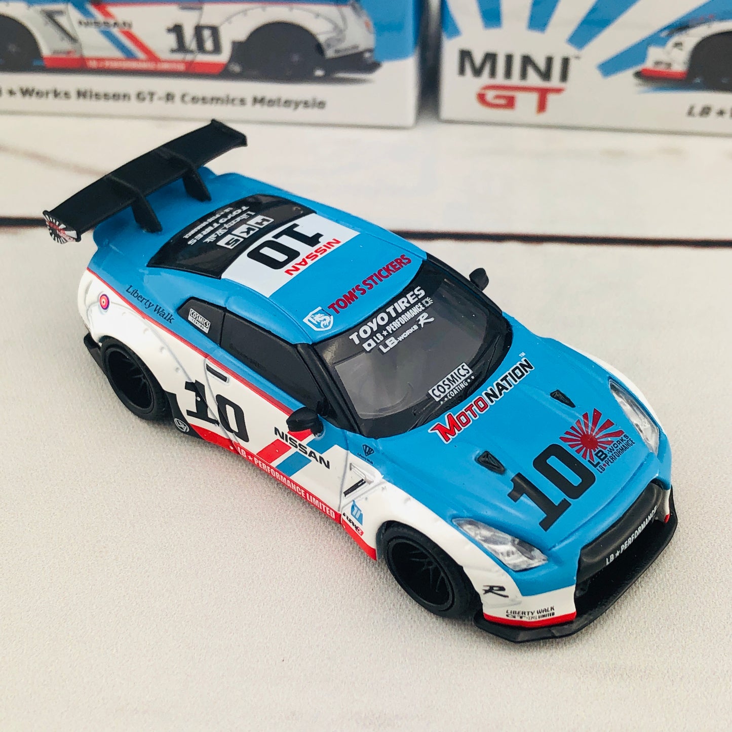 MINI GT LIBERTYWALK LB★WORKS Nissan GTR (R35) Cosmics Malaysia RHD MGT00066-R
