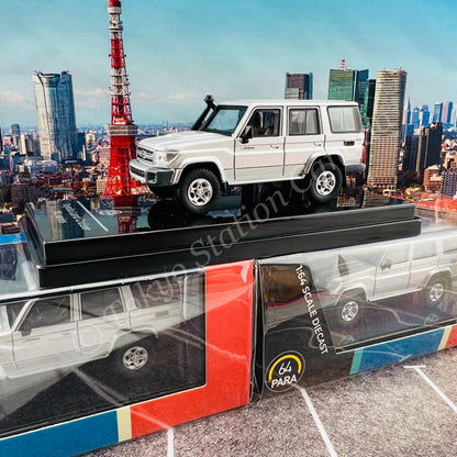 PARA64 1/64 Toyota Land Cruiser LC76 Silver Pearl LHD PA-55312