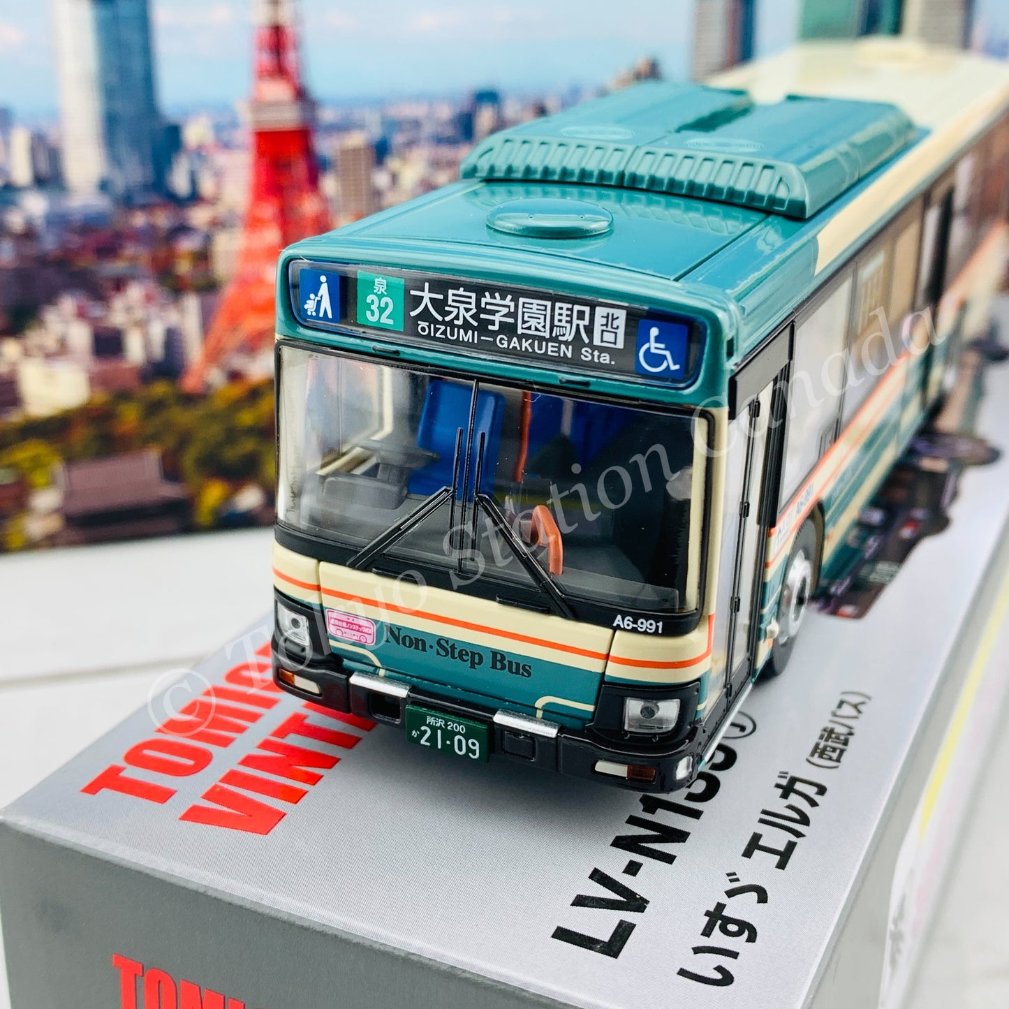 Tomica Limited Vintage Neo 1/64 ISUZU ERGA (Seibu Bus) OIZUMI-GAKUEN Station LV-N139j