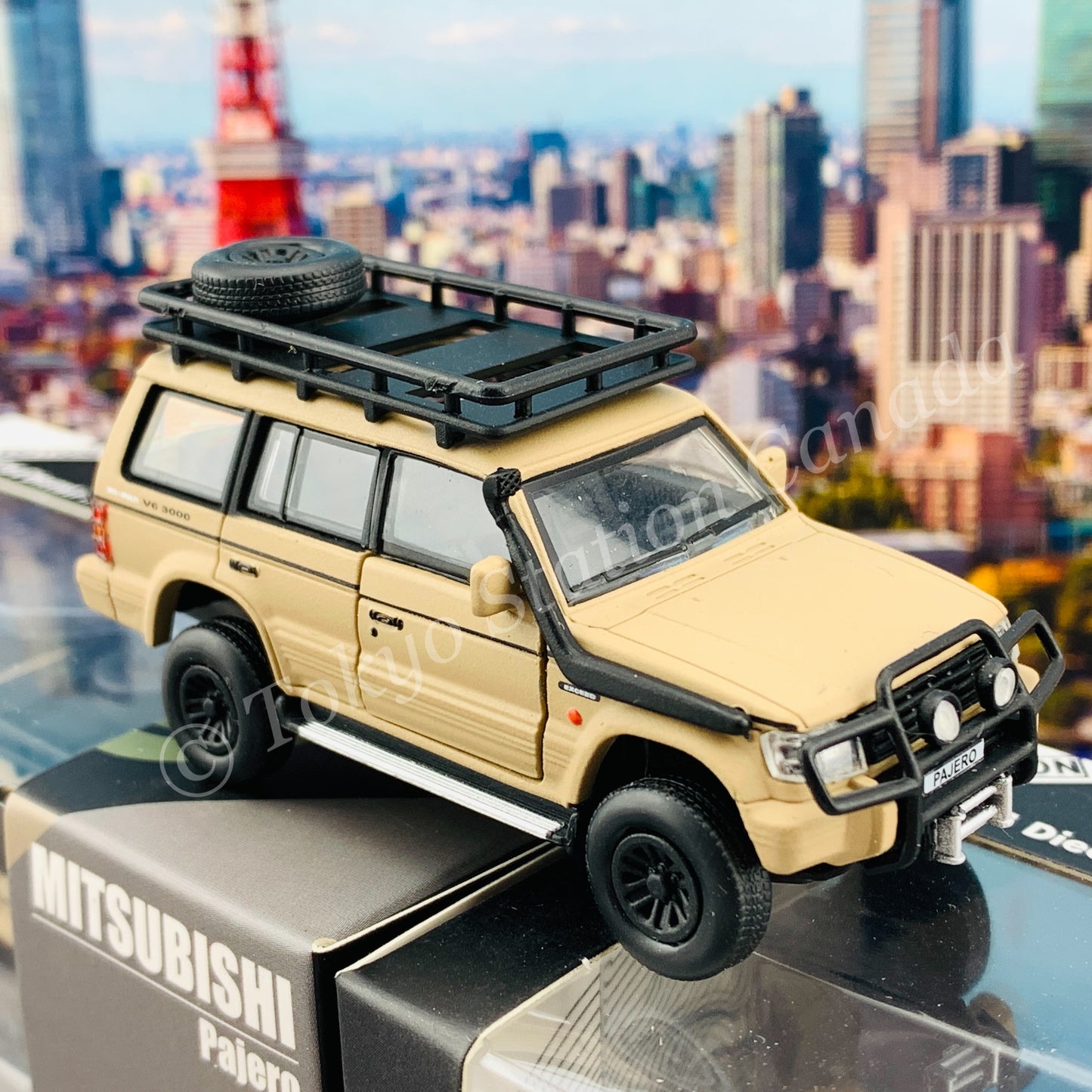 BM CREATIONS JUNIOR 1/64 Mitsubishi Pajero 2nd Generation JUNGLE PACK Matt Ivory LHD 64B0047