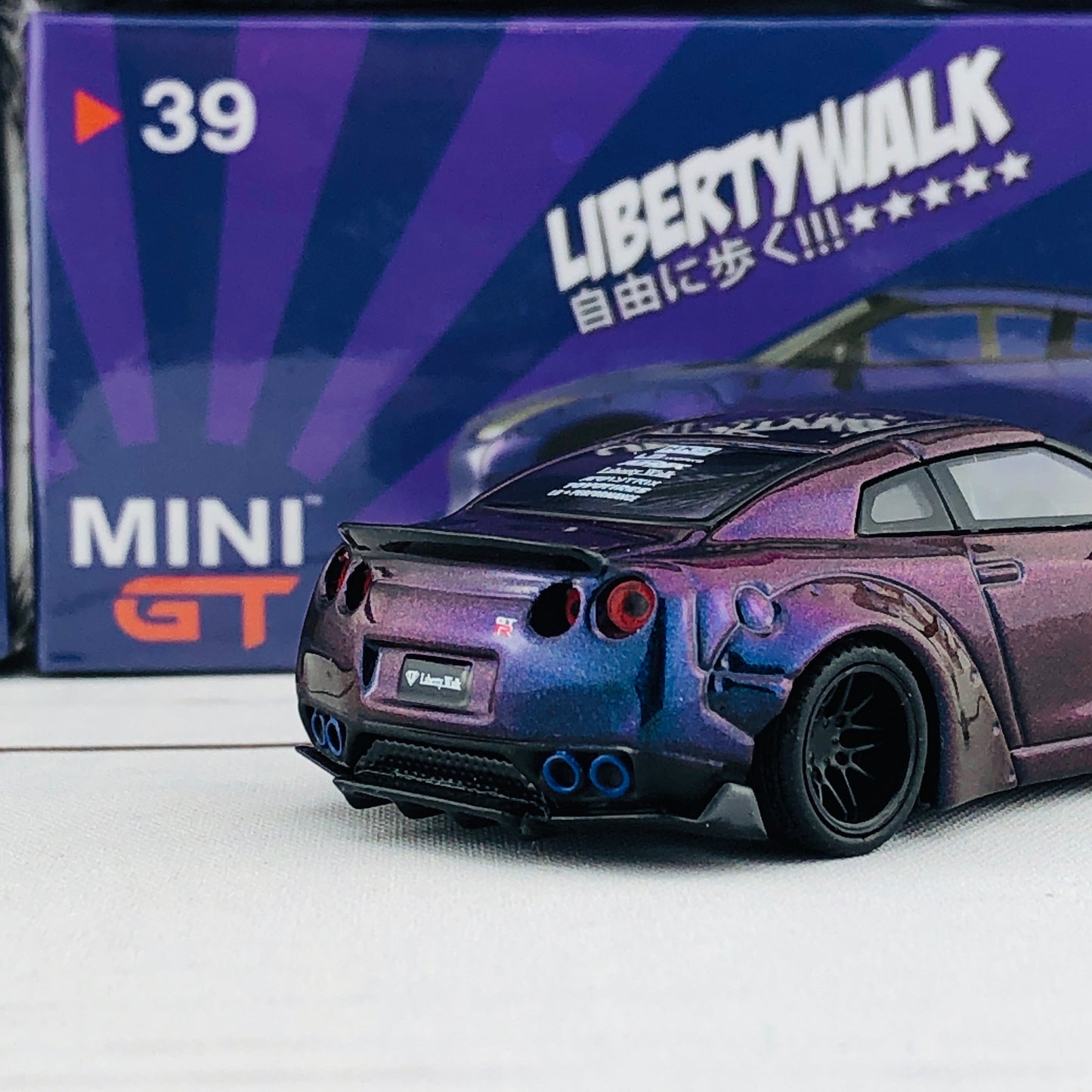 MINI GT 1/64 LIBERTYWALK LB★WORKS Nissan GTR (R35) Type 1, Rear Wing ver 2 Magic Purple Japan Exclusive MGT00039-R