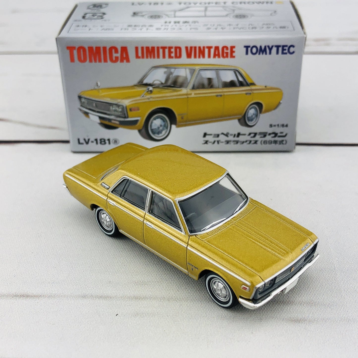 Tomica Limited Vintage 1/64 Toyopet Crown (1969) LV-181a