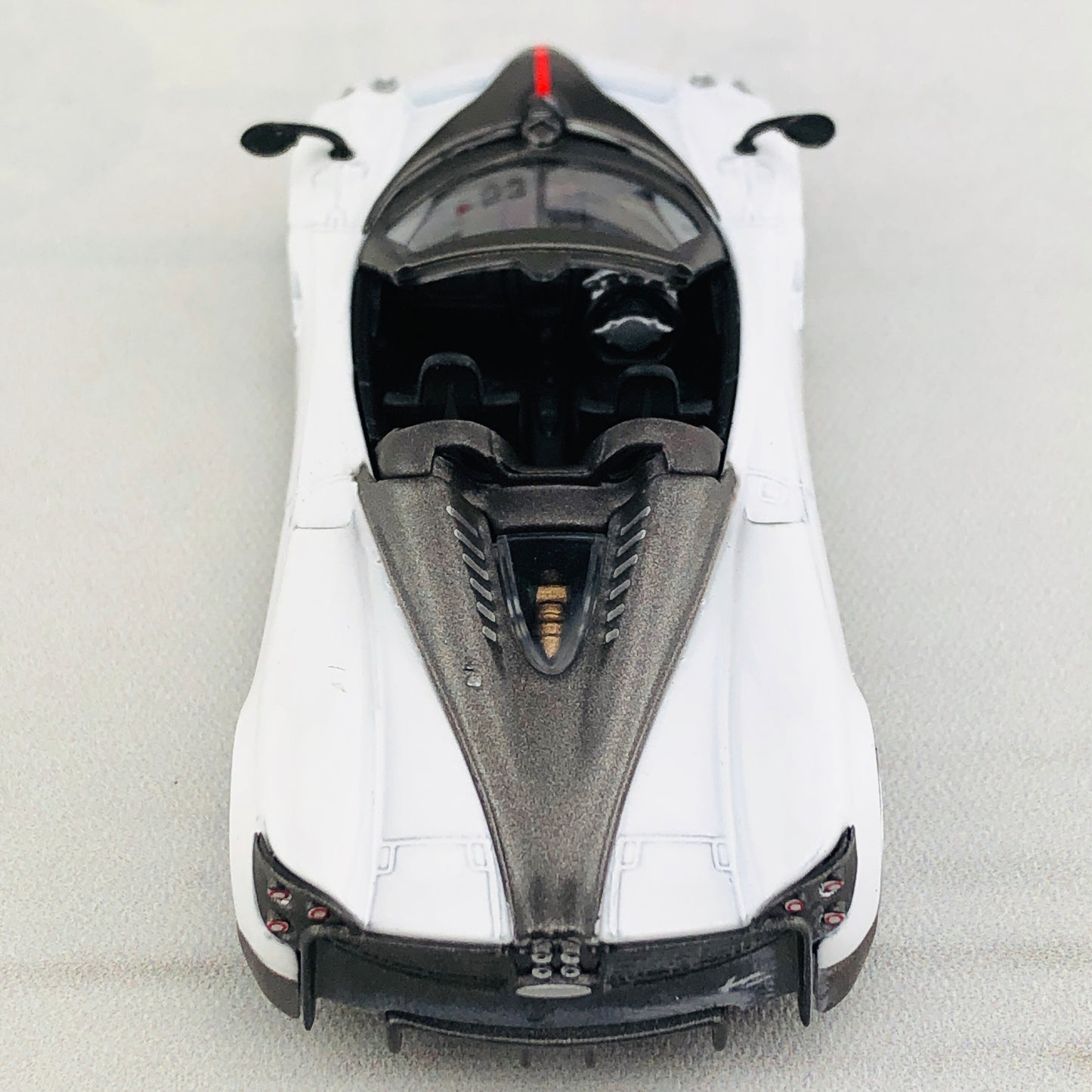 MINI GT Pagani Huayra Roadster RHD White/Black Stripe Hong Kong Exclusive MGT00053-R (Including 1 x Display Case)