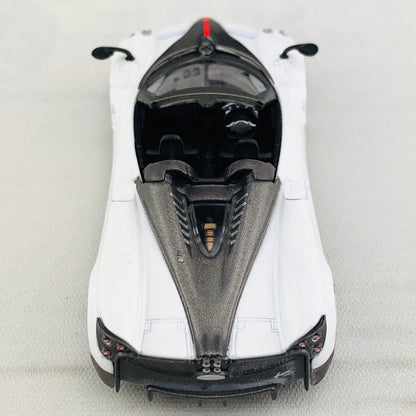 MINI GT Pagani Huayra Roadster RHD White/Black Stripe Hong Kong Exclusive MGT00053-R (Including 1 x Display Case)