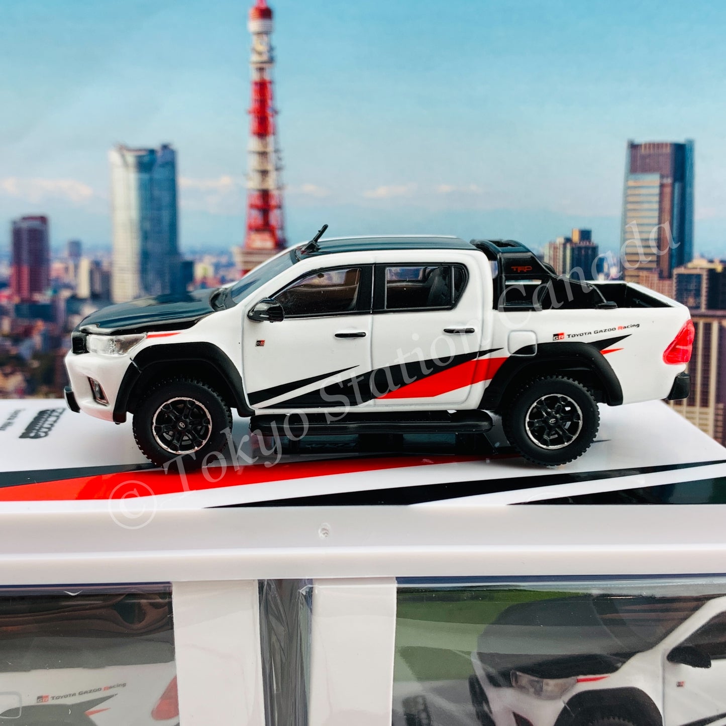Tarmac Works 1/64 HOBBY64 Toyota Hilux  White T64-041-WH