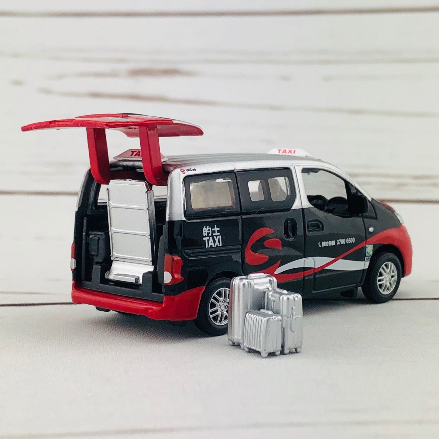 Tiny City 39 Die-cast Model Car – SynCab Multi-Purpose Taxi (Urban) 星群多用途的士（市區）