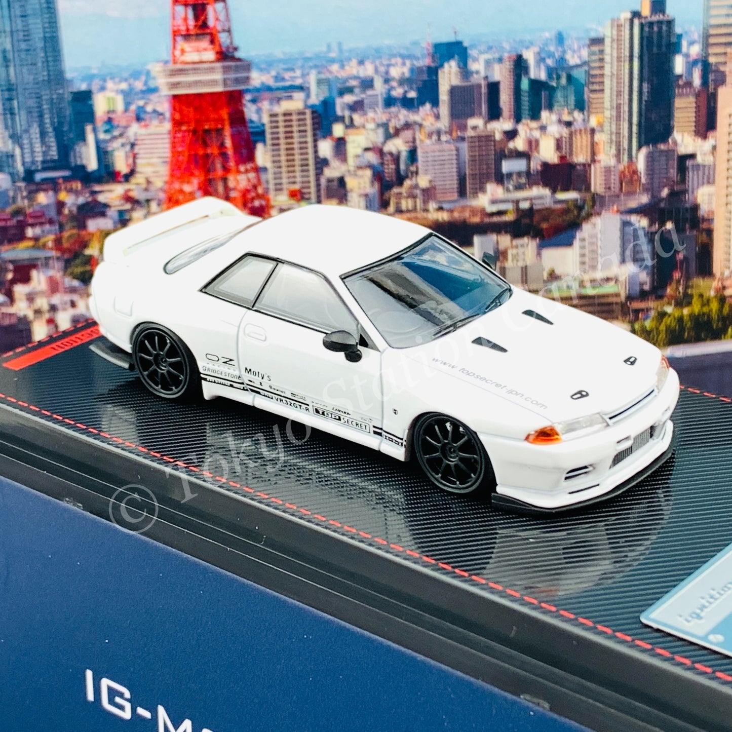 Ignition Model 1/64 TOP SECRET GT-R (VR32) White With Smokey Nagata metal figurine IG2389