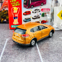 TAKARA TOMY A.R.T.S TOMICA Sign Set #6 - Nissan X-TRAIL with a road sign stand