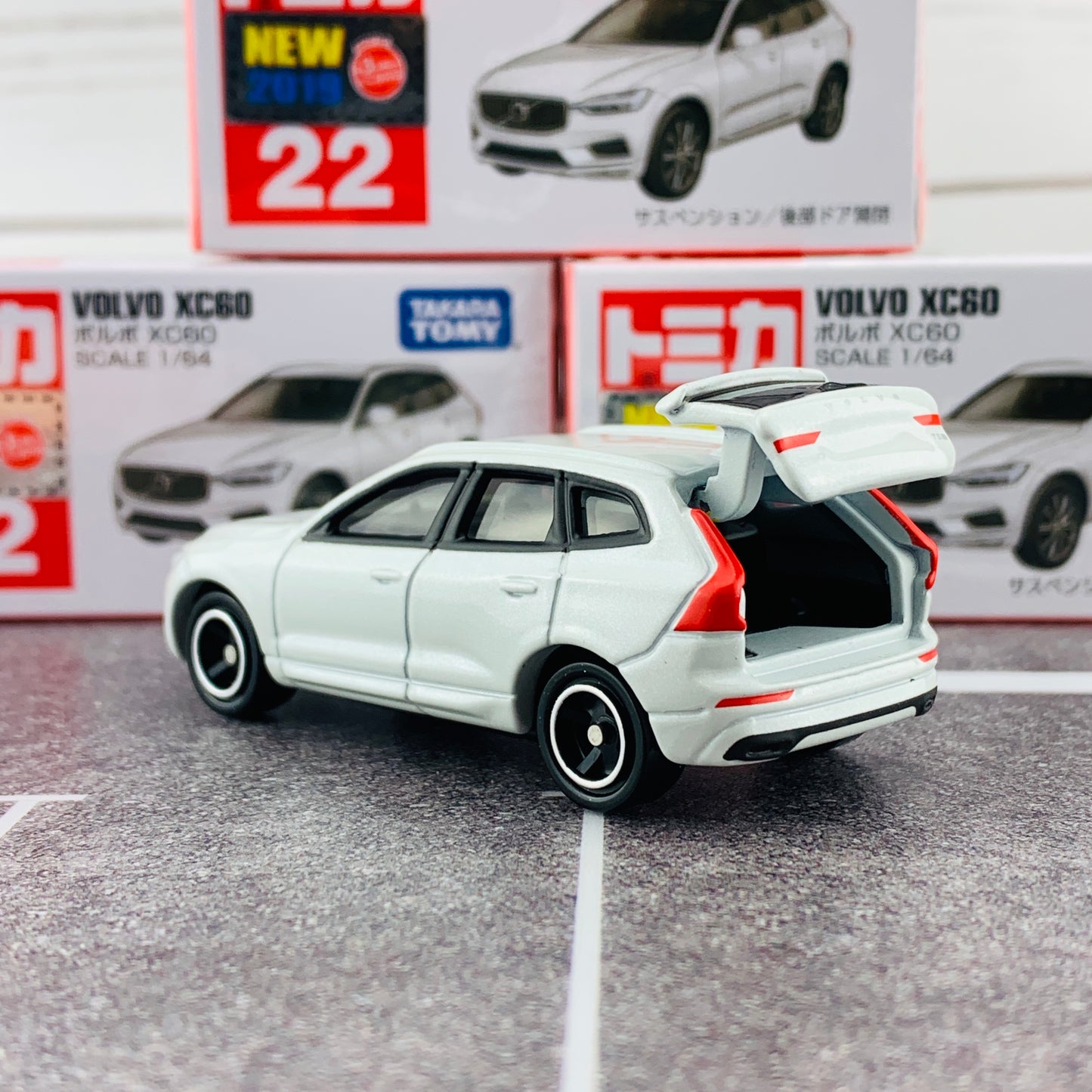 TOMICA 22 Volvo XC60
