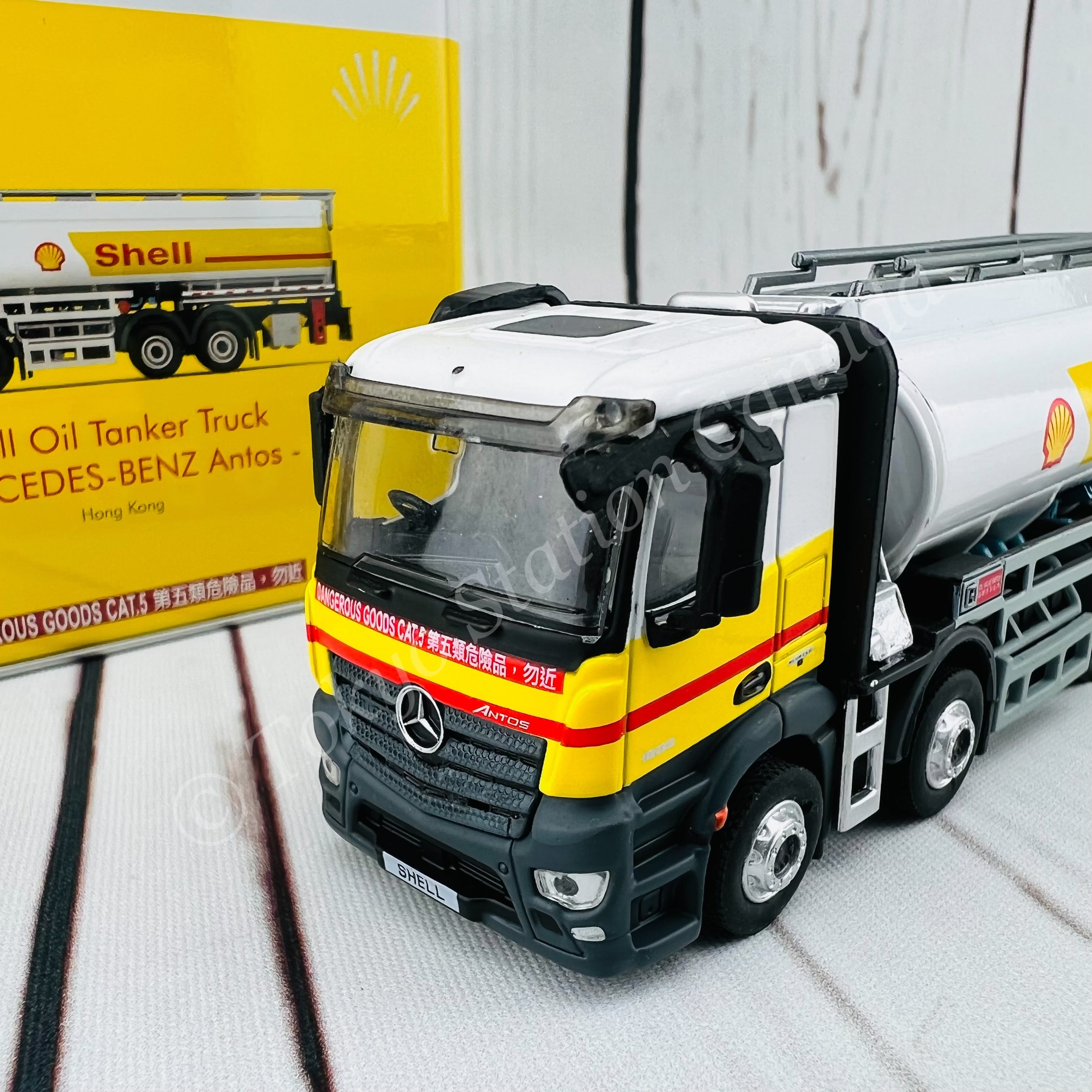 TINY 微影 1/76 Shell Oil Tanker Truck MERCEDES-BENZ Antos with
