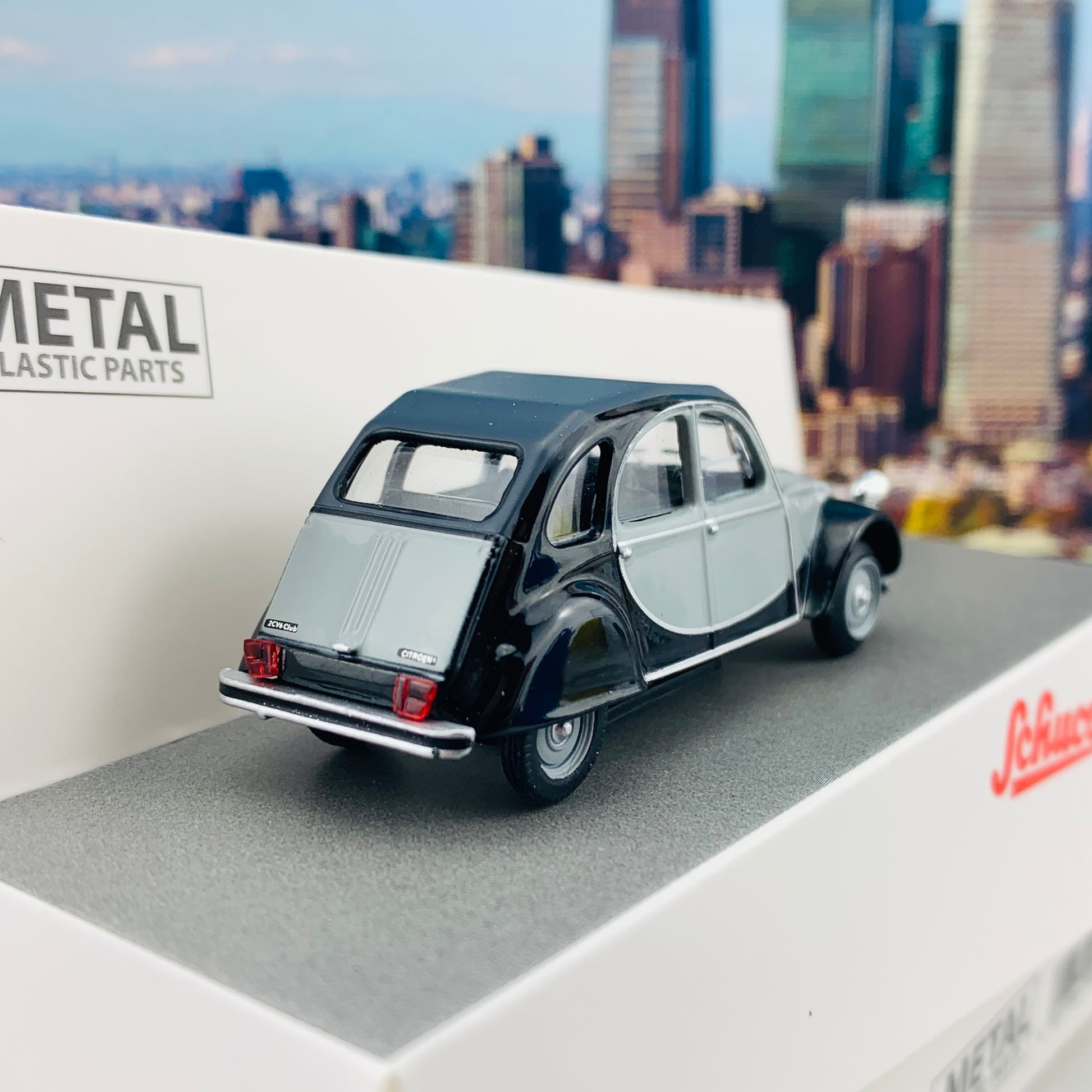 Schuco1/64 Citroen 2CV Grey/Black 452021700