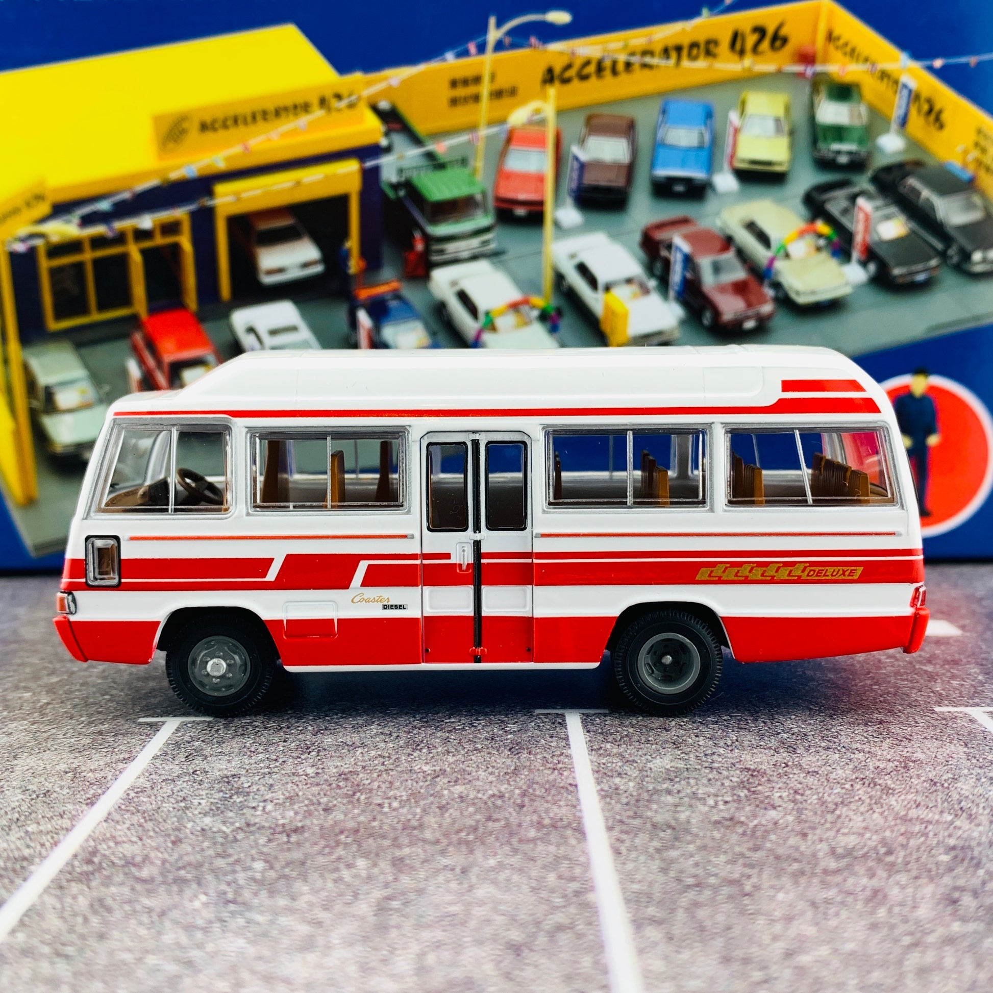 Tomica Limited Vintage 1/64 Toyota Coaster LV-184b (White/Red)