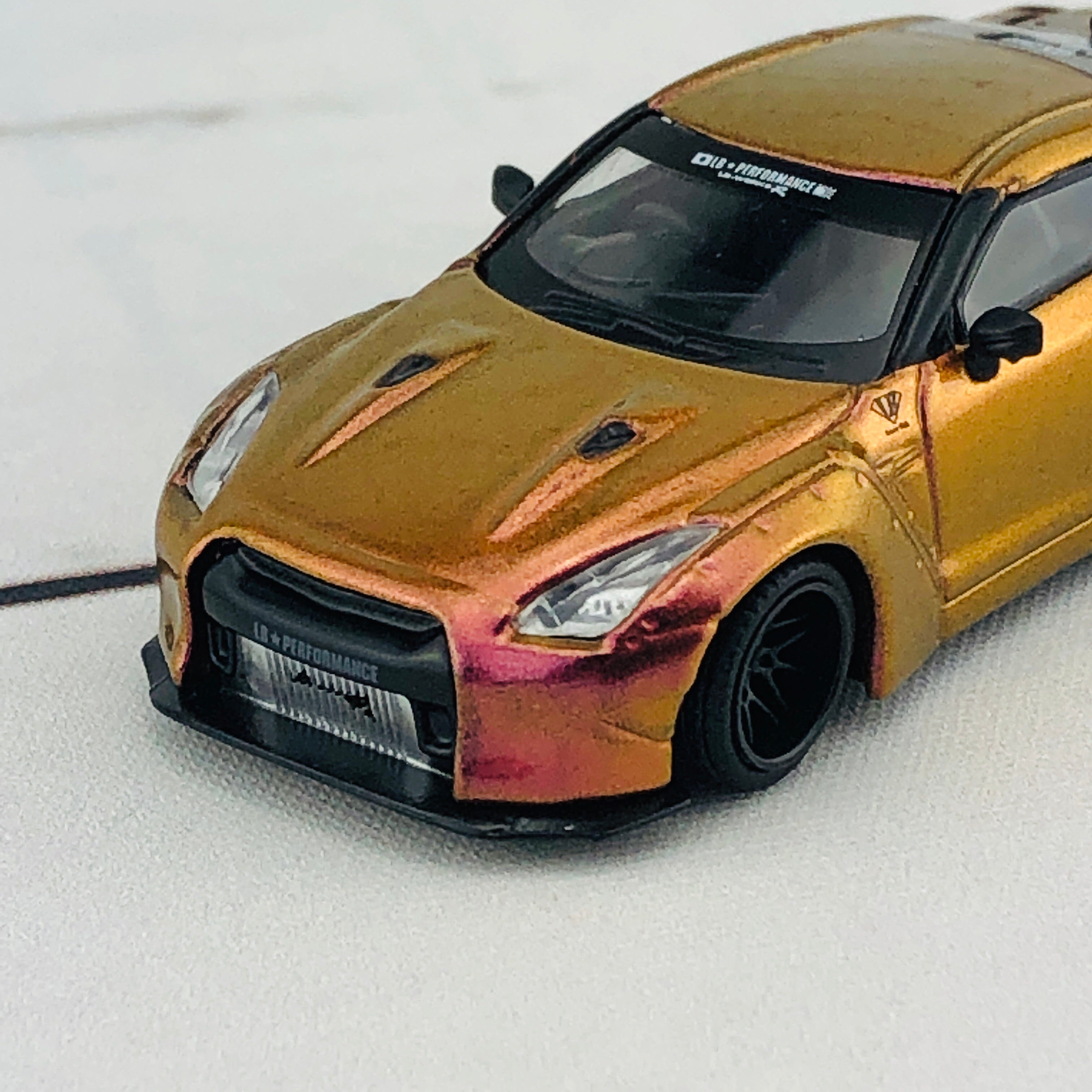 MINI GT LIBERTYWALK LB☆WORKS Nissan GTR (R35) Magic Bronze RHD