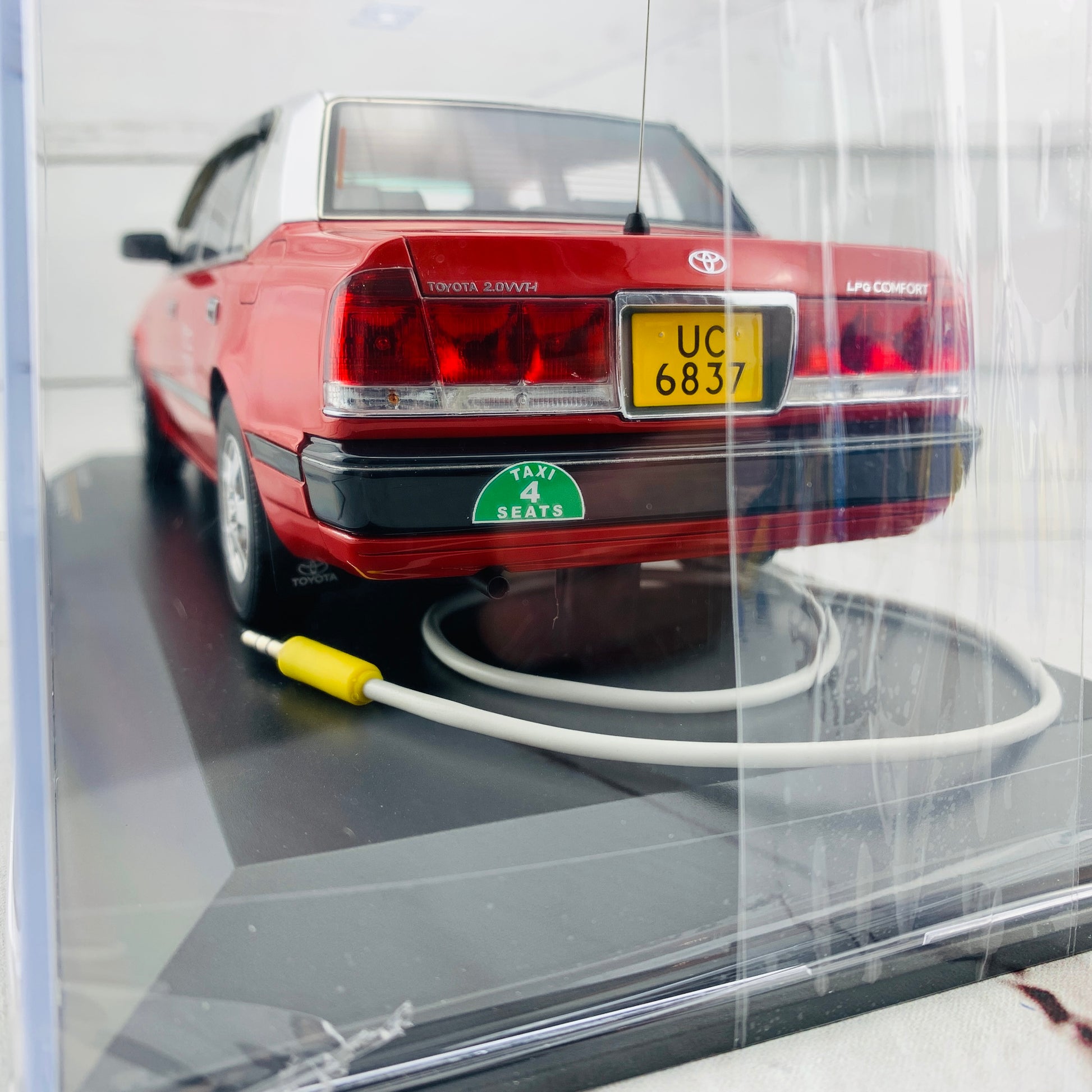 Tiny 微影 1/18 Toyota Crown Comfort Hong Kong Urban Taxi (4 Seats) 豐田皇冠 Comfort 市區 的士 (四座位)）ATC18021