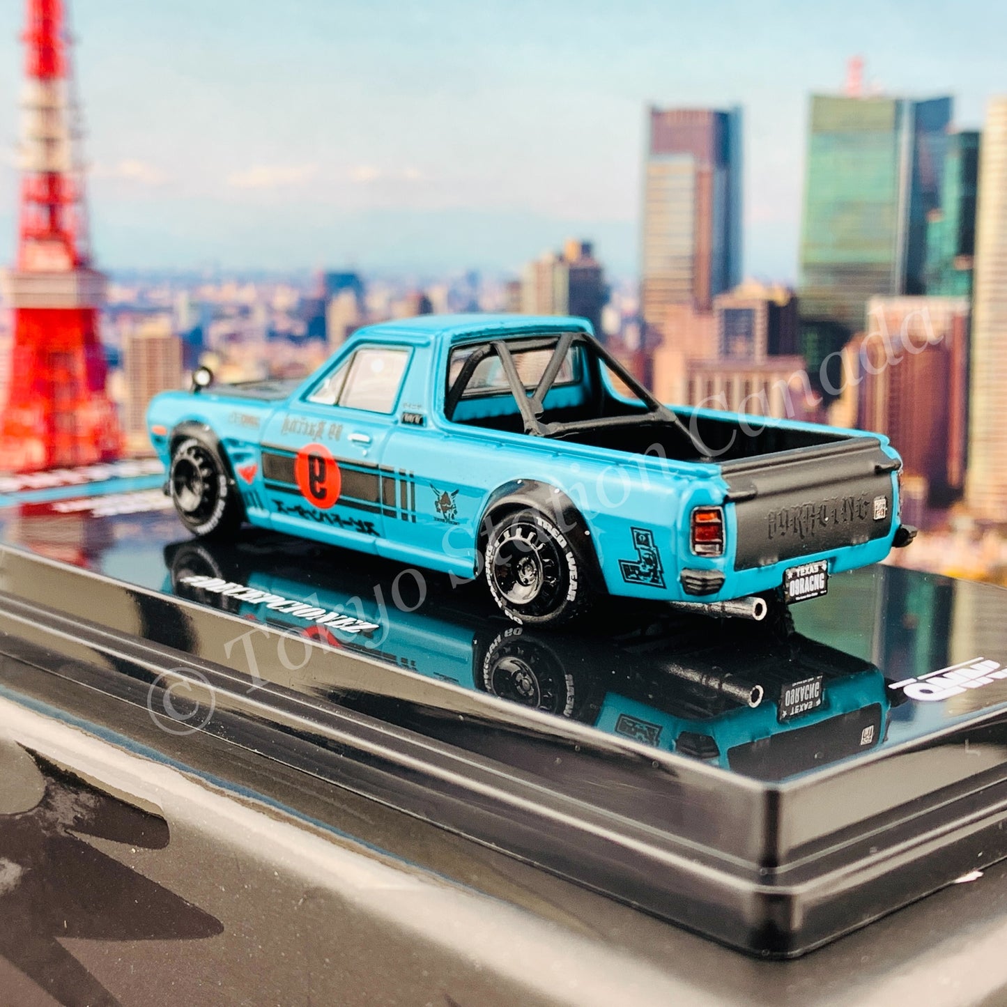 INNO64 1/64 DATSUN HAKOTORA "09 RACING" DECEPCIONEZ IN64-HKT-09R