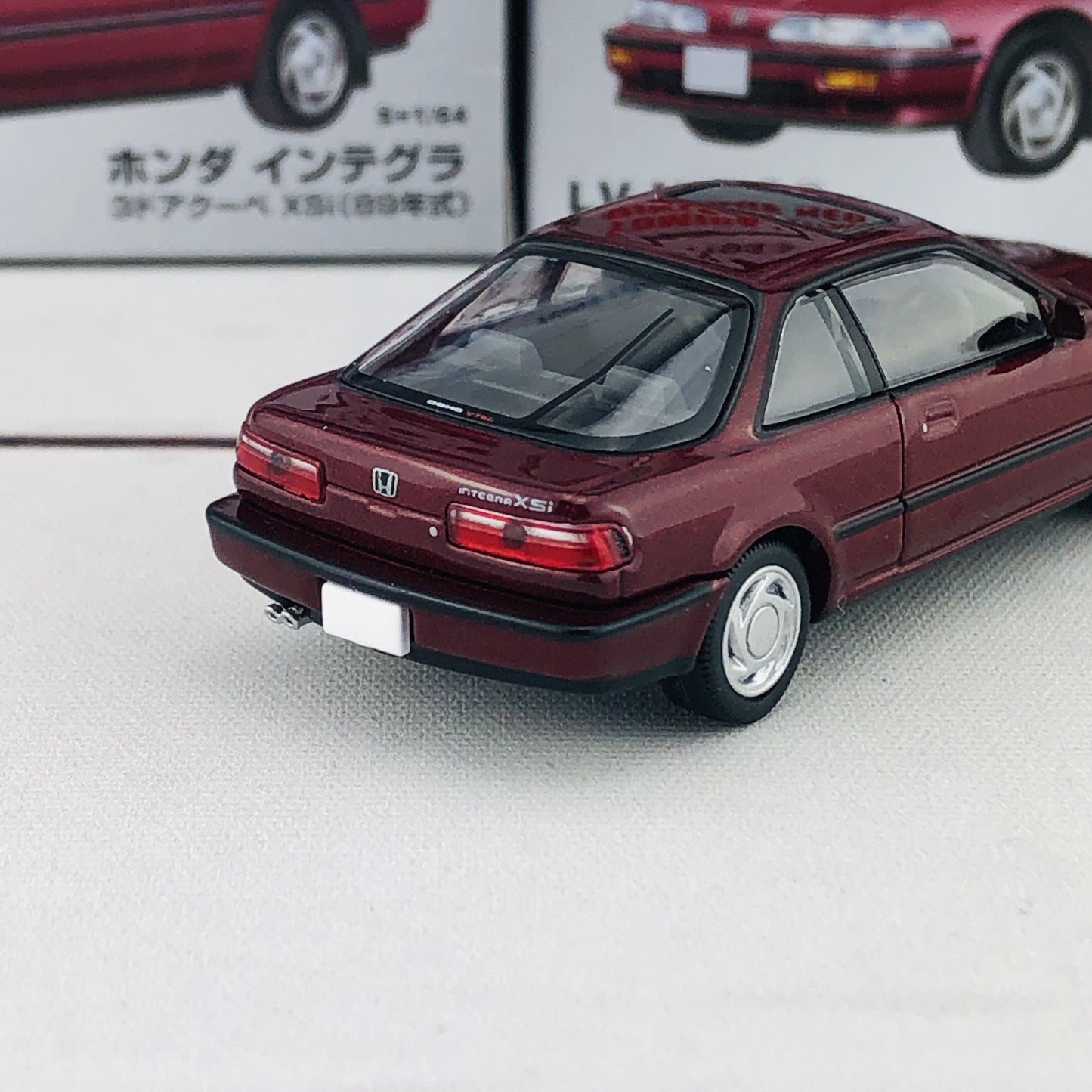 Tomytec Tomica Limited Vintage Neo 1/64 LV-N193a Honda Integra 3 Door Coupe XSi Red (1989)