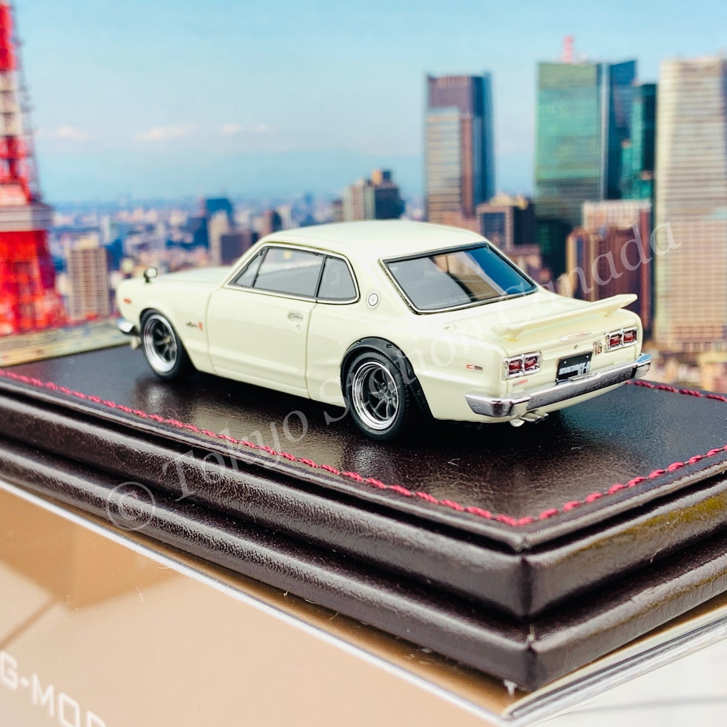 Ignition Model 1/64 HIGH-END RESIN MODEL Nissan Skyline 2000 GT-R (KPGC10) White IG2303
