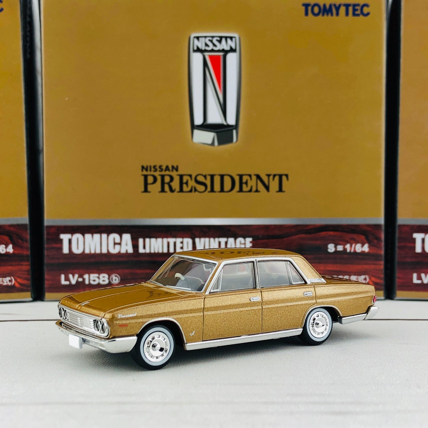 Tomica Limited Vintage 1/64 Nissan President H150-D (1966) LV-158b