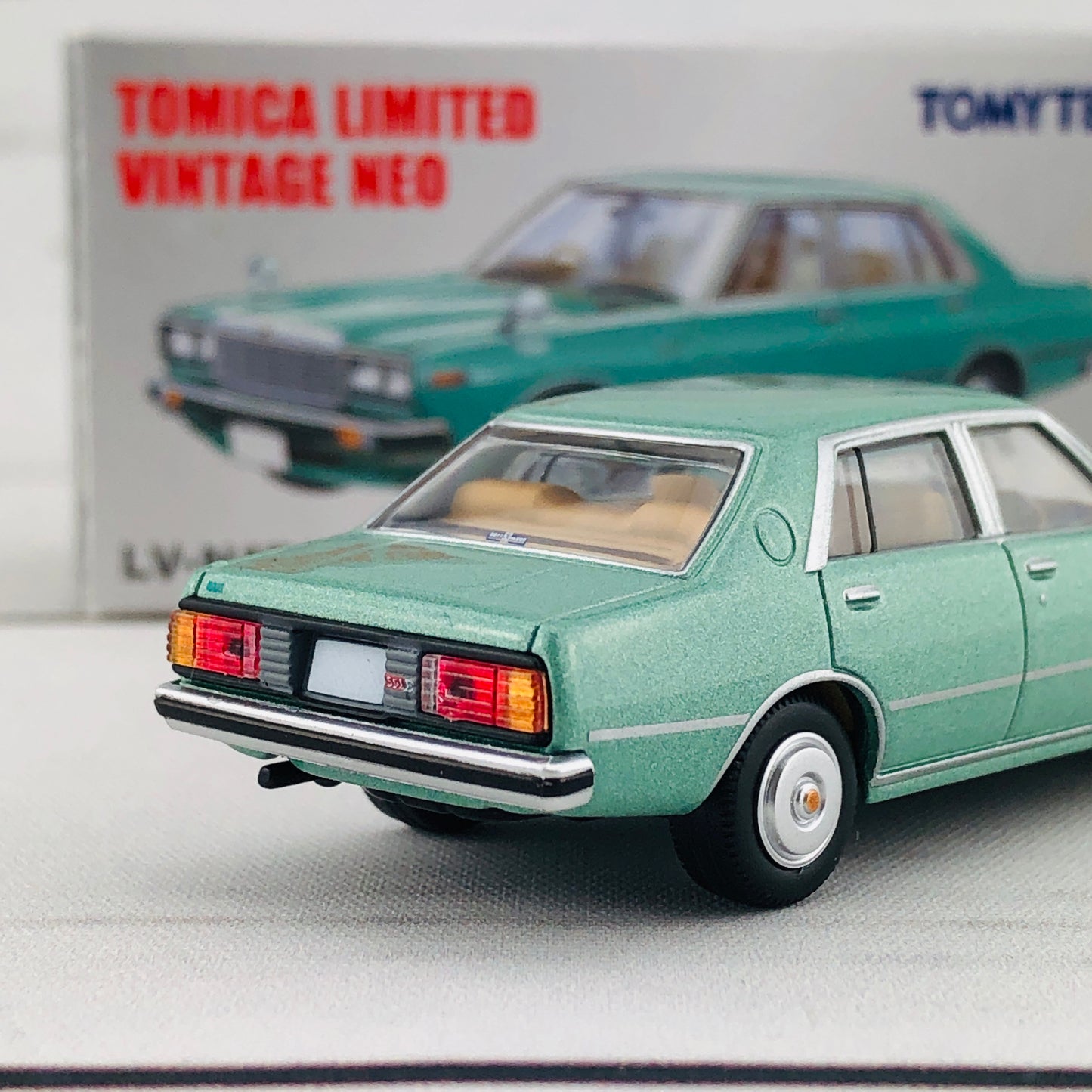 Tomica Limited Vintage 1/64 Nissan Laurel 2000SGL-E (1979) LV-N159a