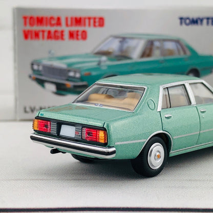Tomica Limited Vintage 1/64 Nissan Laurel 2000SGL-E (1979) LV-N159a