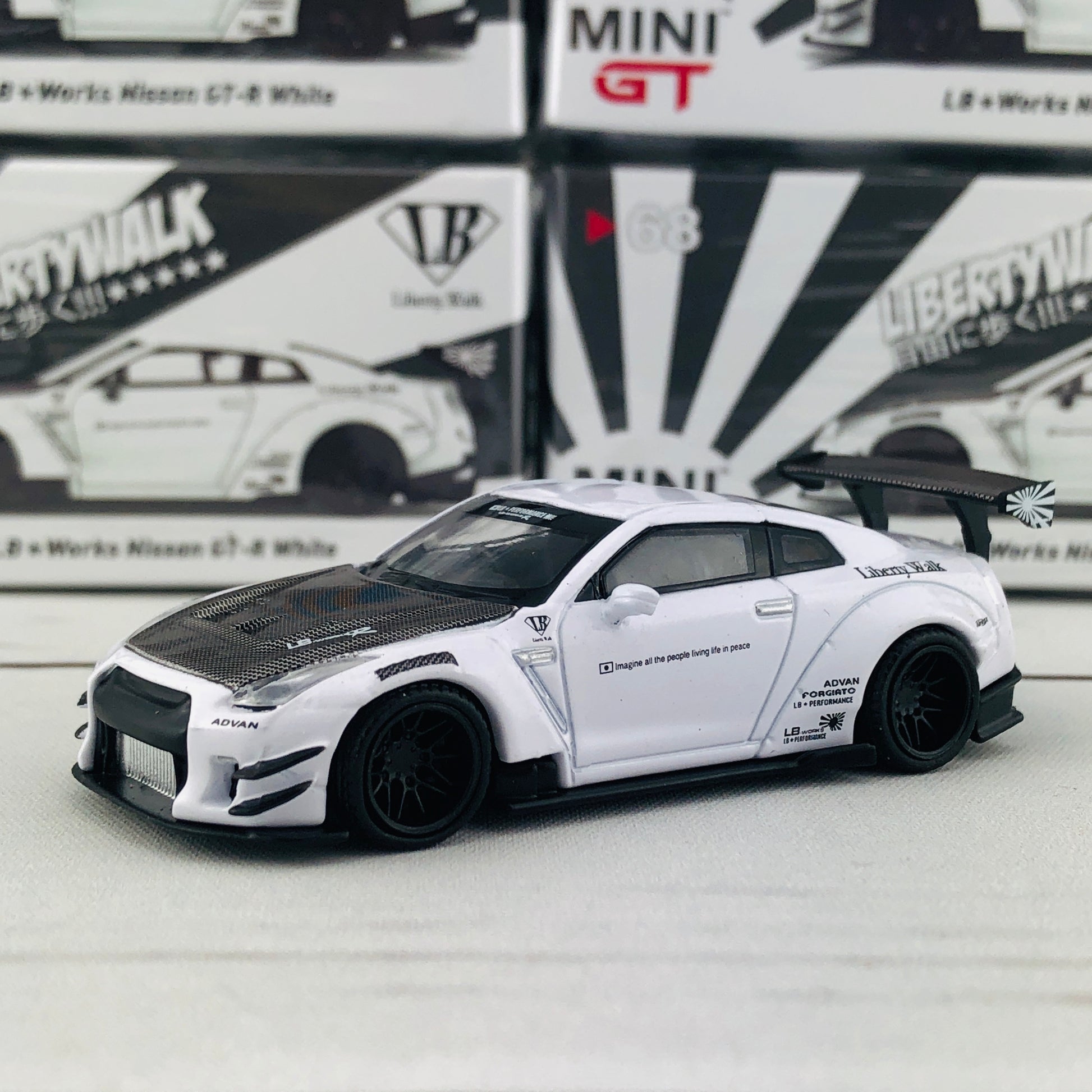 MINI GT 1/64 LB★WORKS Nissan GT-R R35 Type 2 Rear Wing ver 3 White RHD MGT00068-R