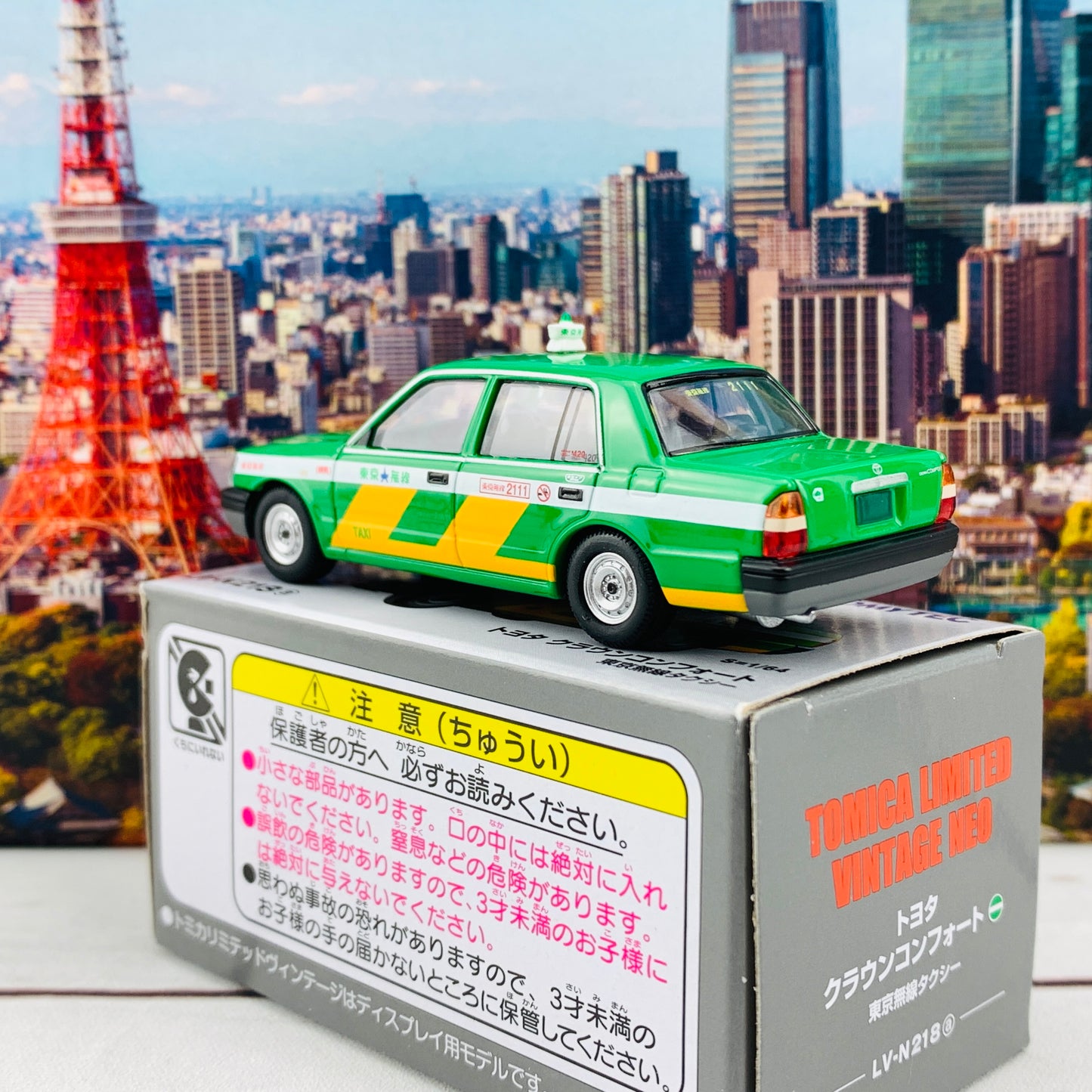 Tomytec Tomica Limited Vintage Neo 1/64 Toyota Crown Comfort Tokyo Radio Taxi (Green) 東京無線タクシー LV-N218a