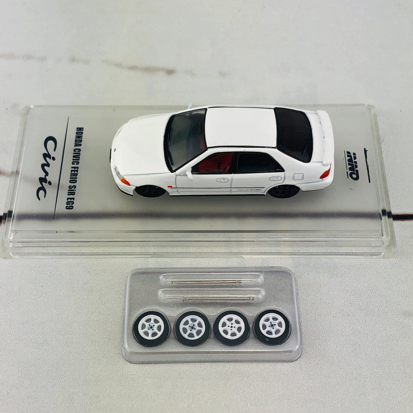 INNO64 HONDA CIVIC FERIO EG9 WHITE with Customizable Stickers and 1 set of wheel IN64-EG9-WHI