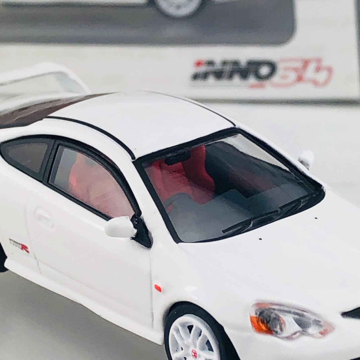 INNO64 1/64 Honda Integra Type-R DC5 White IN64-DC5-WHI