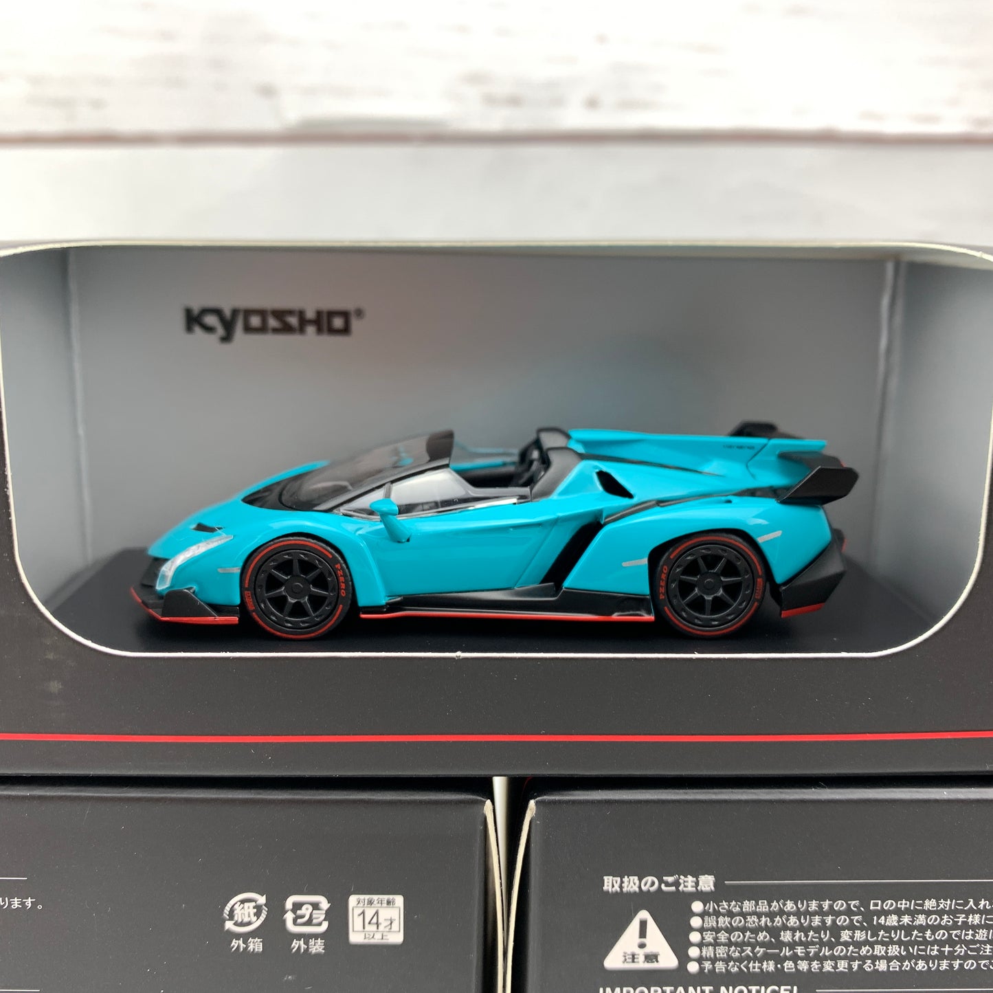KYOSHO 1/64 Lamborghini Veneno Roadster Blue/Red Line KS07040A4