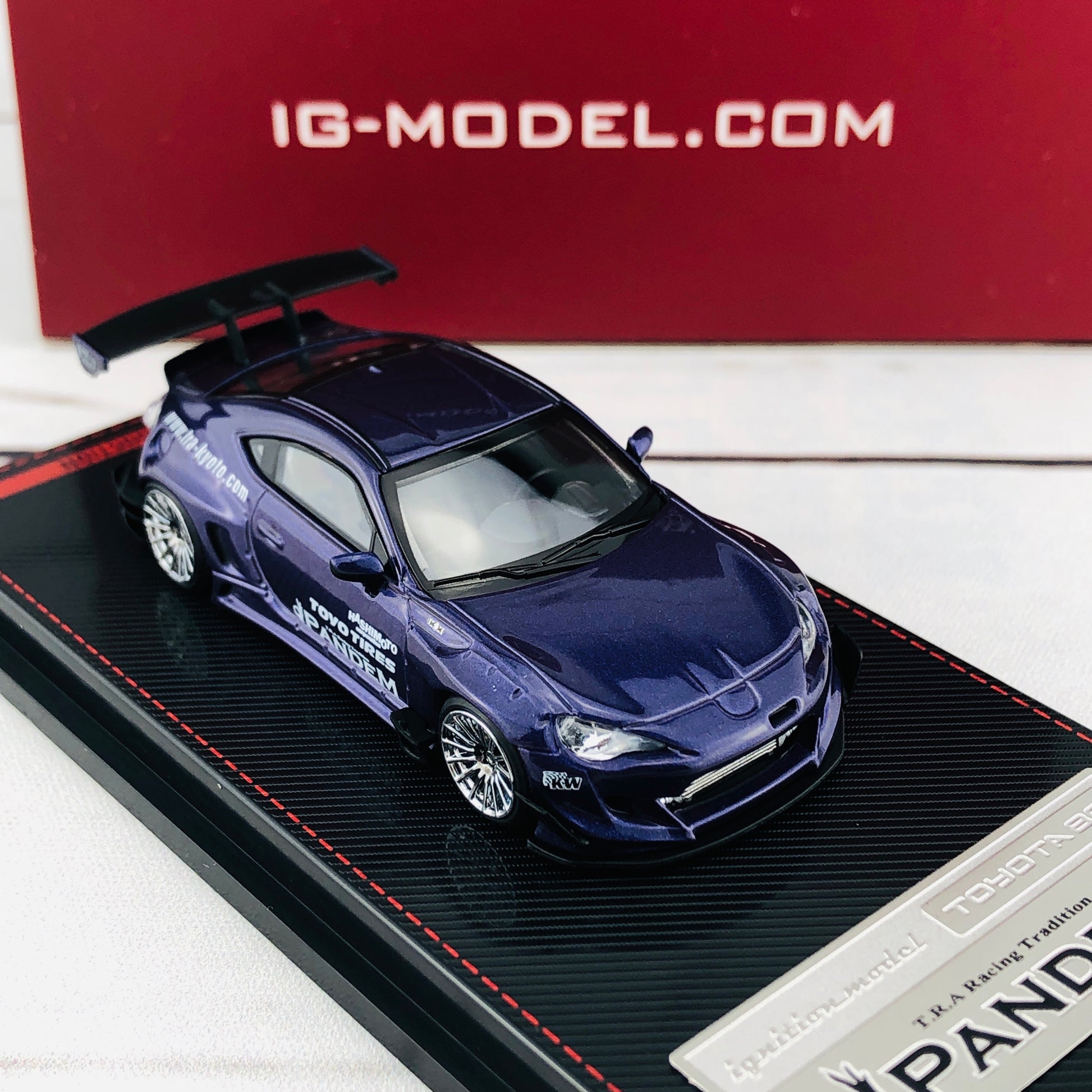 Ignition Model 1/64 Pandem Toyota 86 V3 Purple Metallic 1755