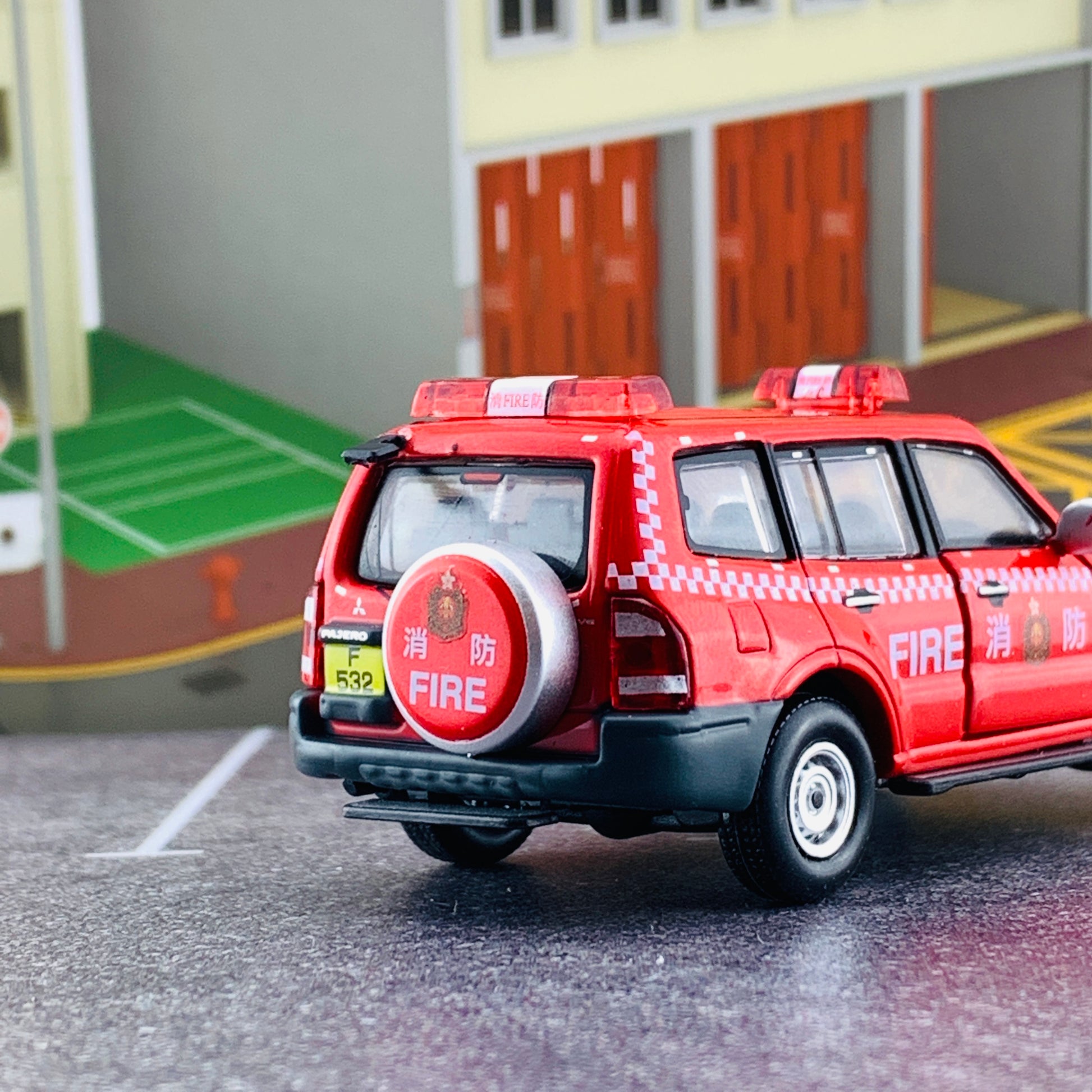 Tiny 微影 106 Mitsubishi Pajero 2003 Hong Kong Fire Services Department ACT64867