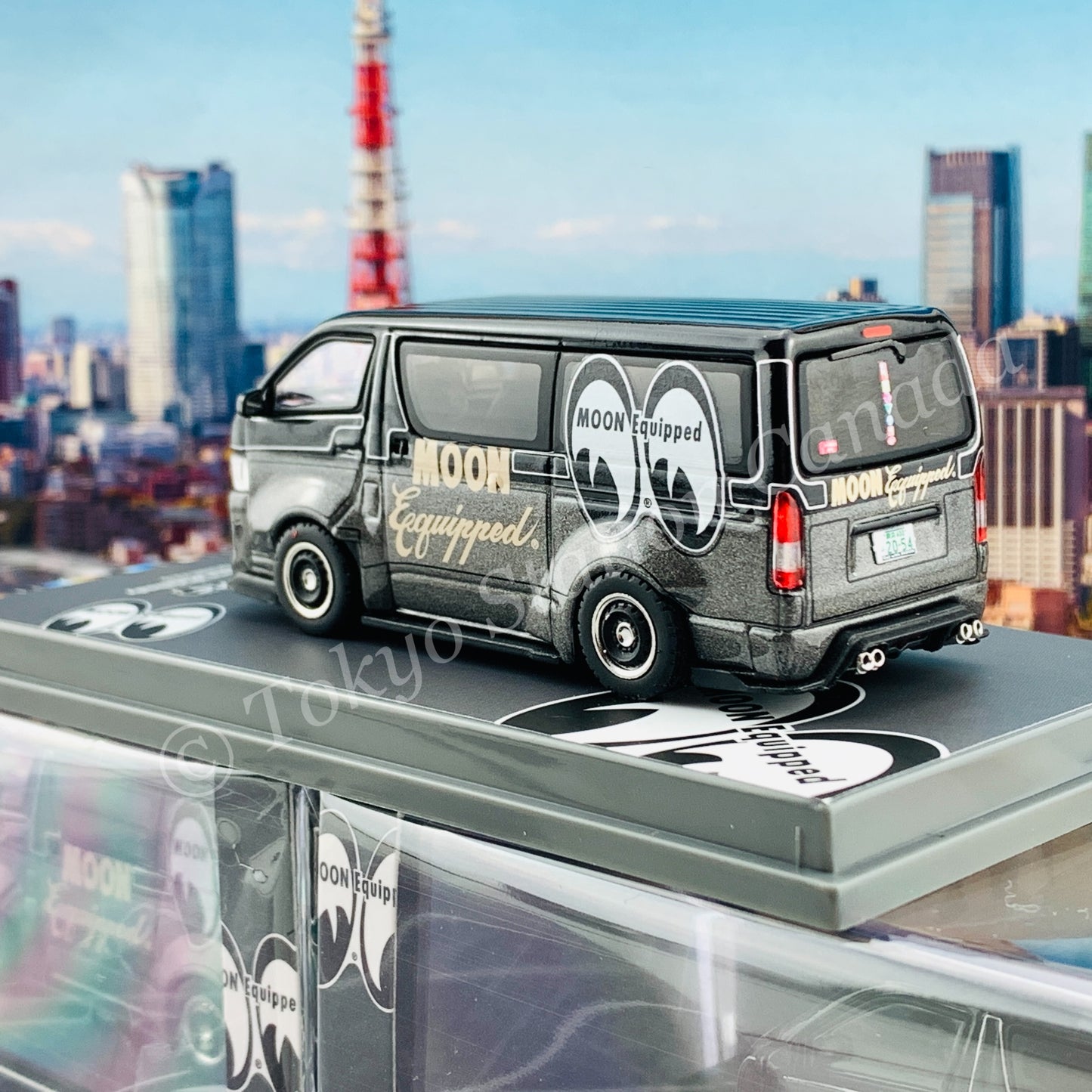 Tarmac Works 1/64 COLLAB64 Toyota Hiace Widebody Mooneyes T64-038-ME2