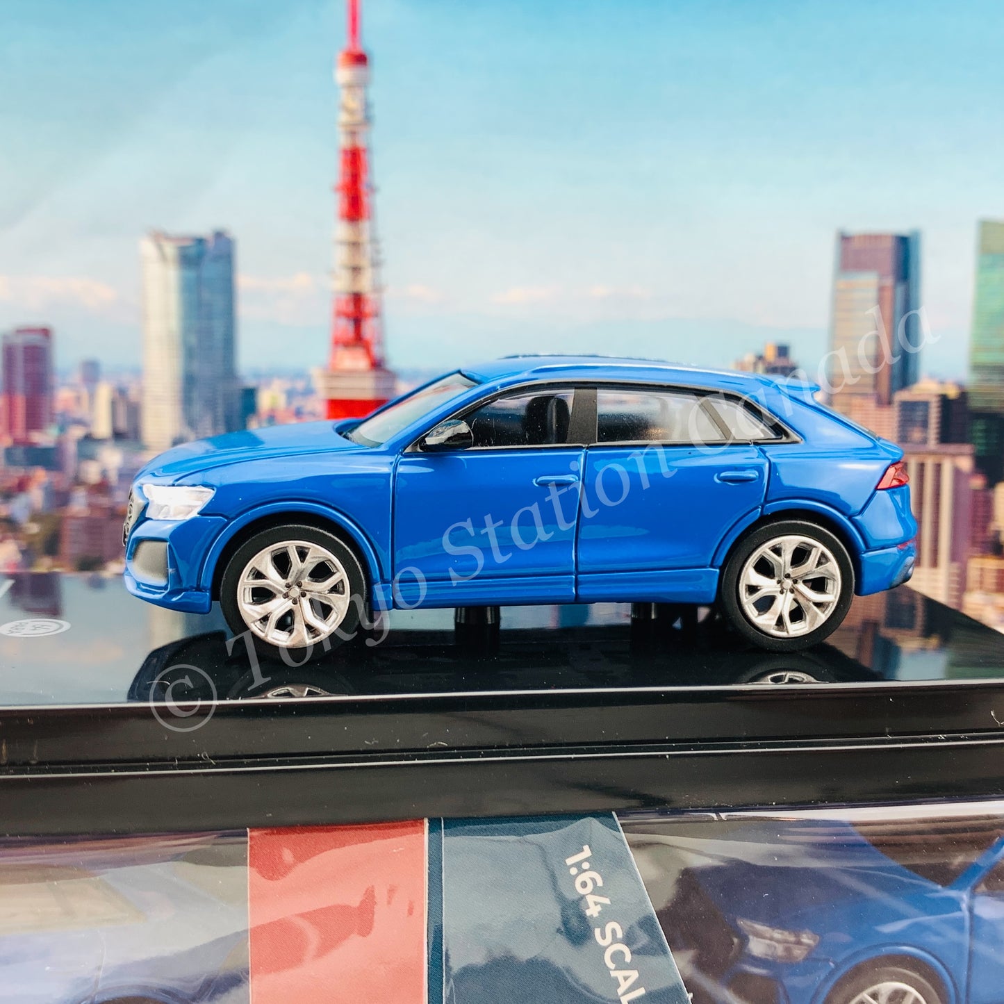 PARA64 1/64 Audi RS Q8 Turbo Blue LHD PA-55175