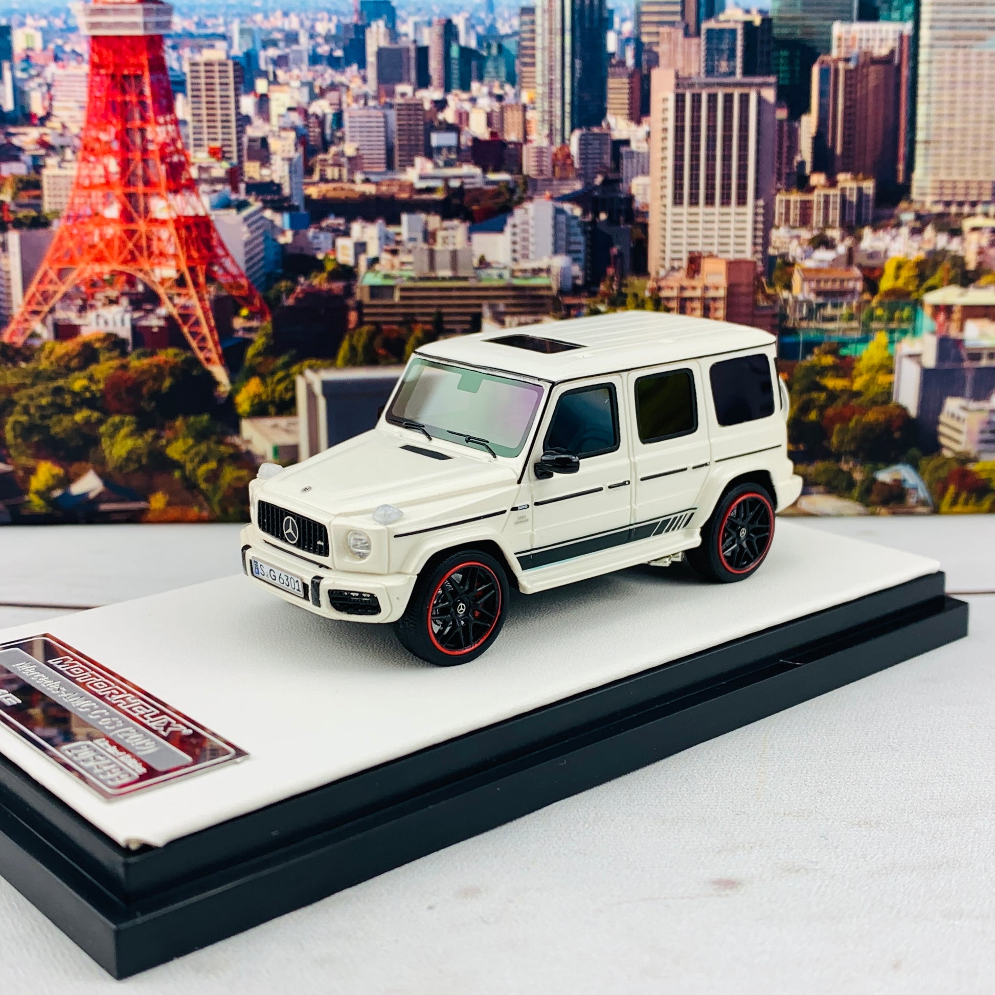 MOTORHELIX 1/64 Mercedes-AMG C63 WHITE