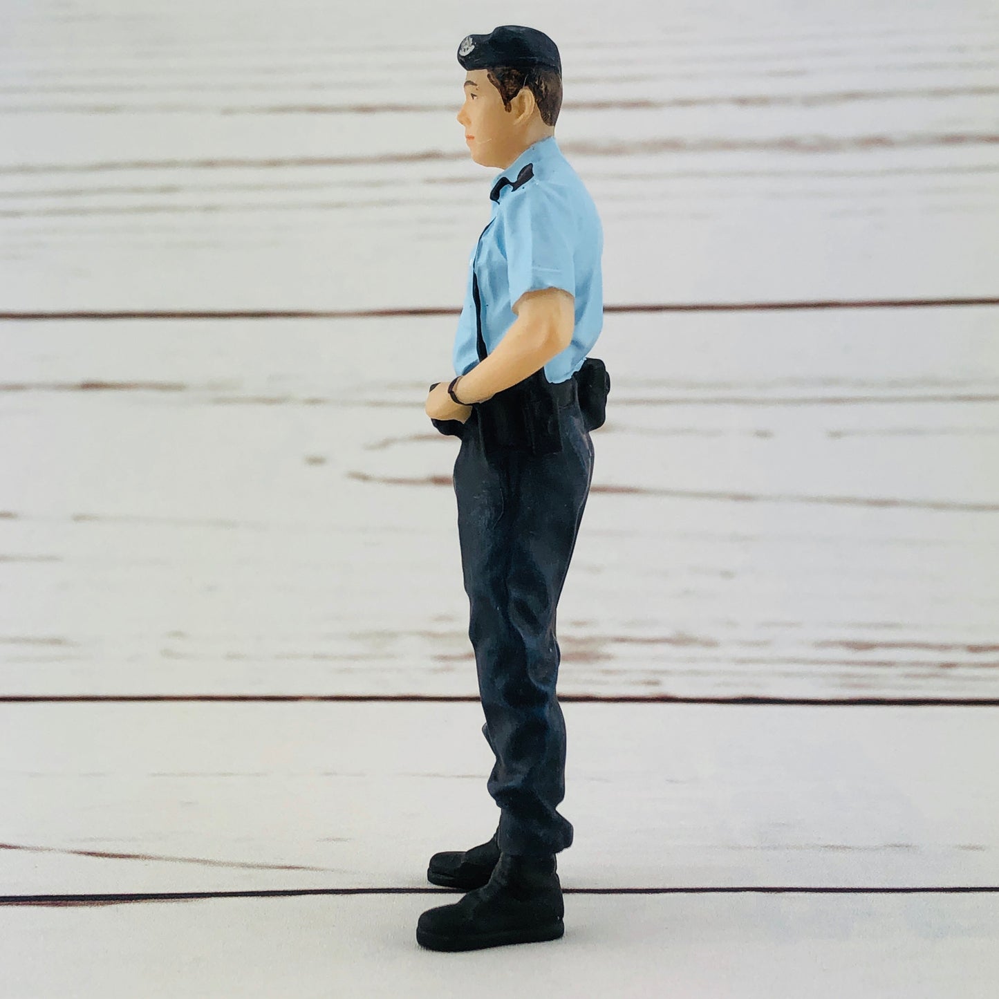 Tiny 1/18 Figure Police Constable (PTU)
