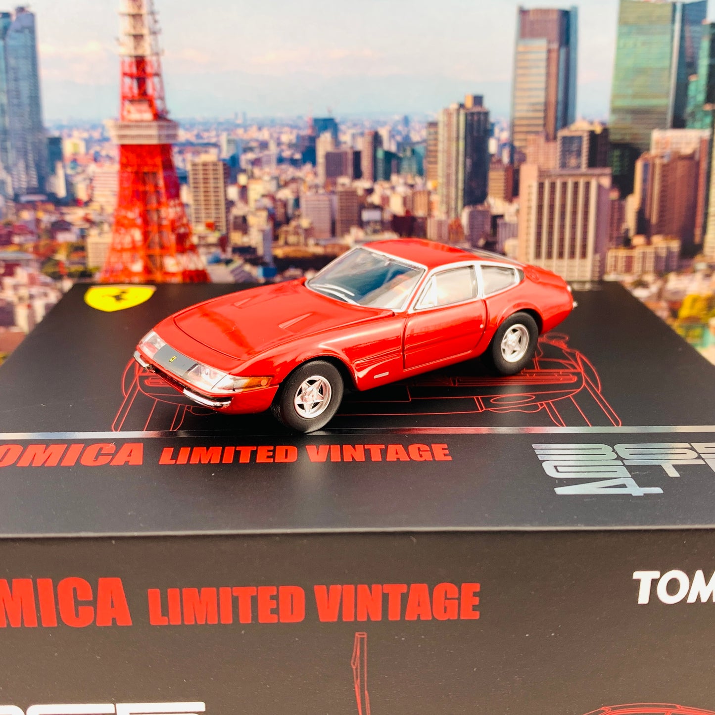 Tomytec Tomica Limited Vintage Neo 1/64 Ferrari 365 GTB4 (RED)
