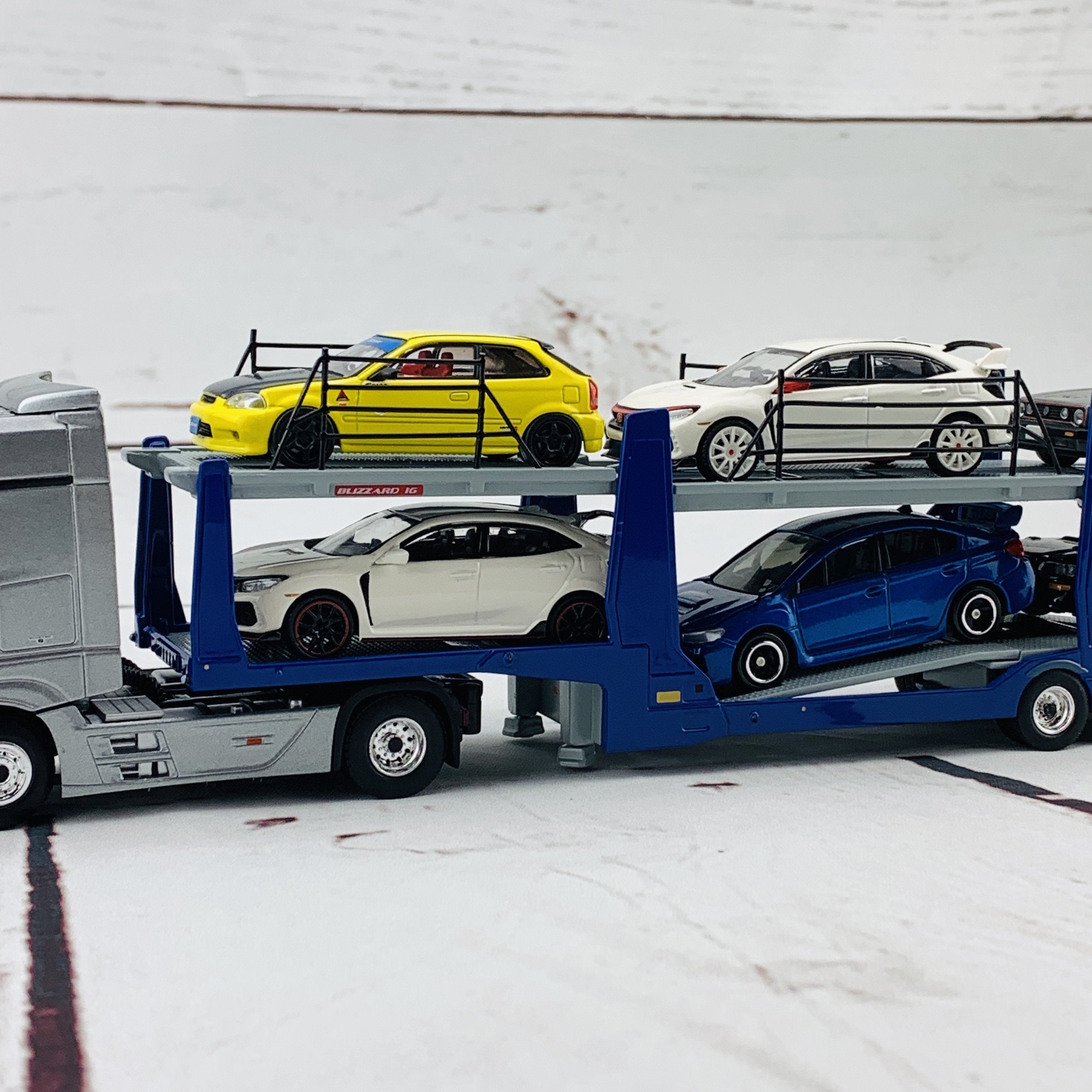 MINI GT 1/64 Mercedes-Benz Actros With Car Carrier Trailer LHD
