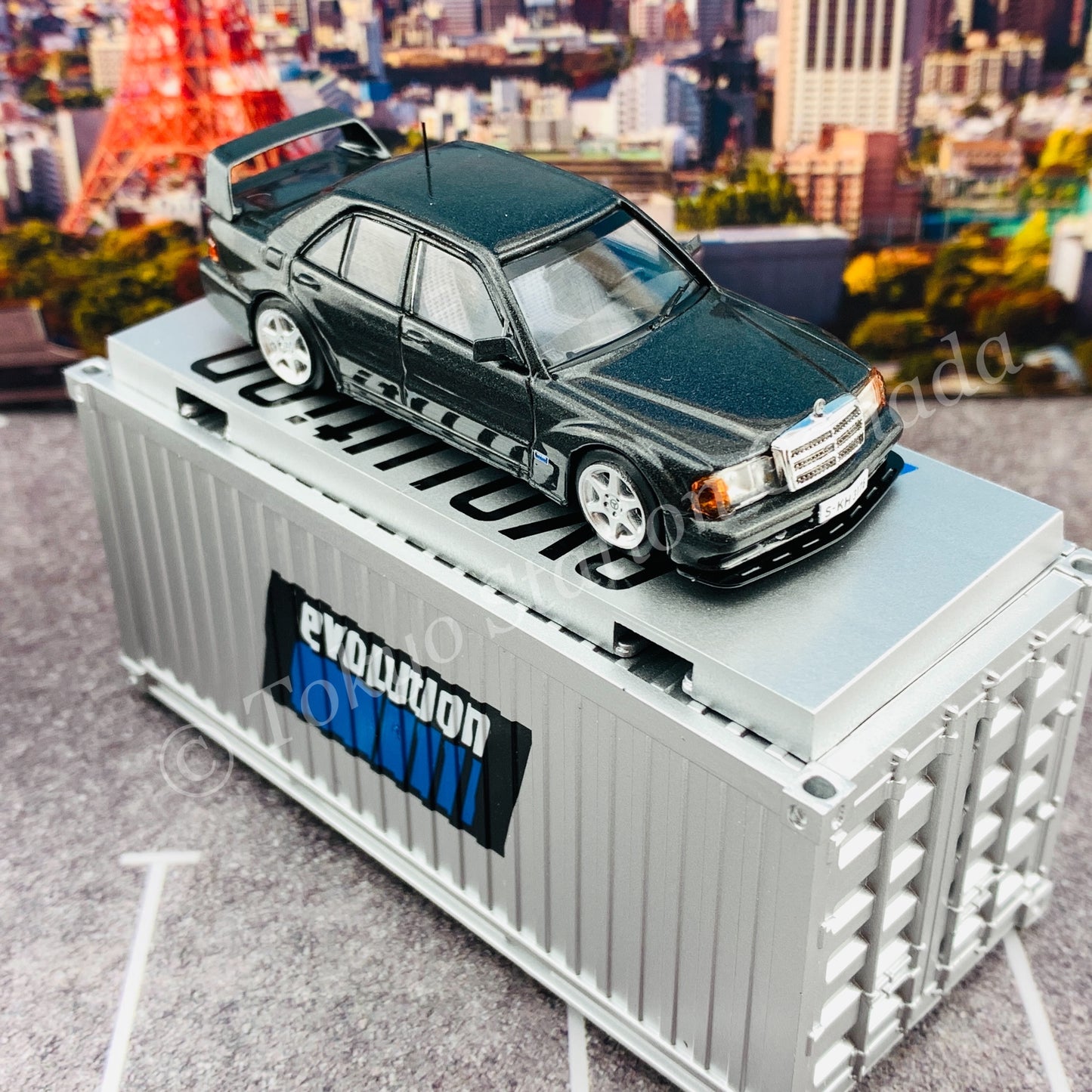 Tarmac Works ROAD64 Collection 1/64 Mercedes-Benz 190E 2.5-16 Evolution II 1990 Black Metallic with Container T64R-024-BK