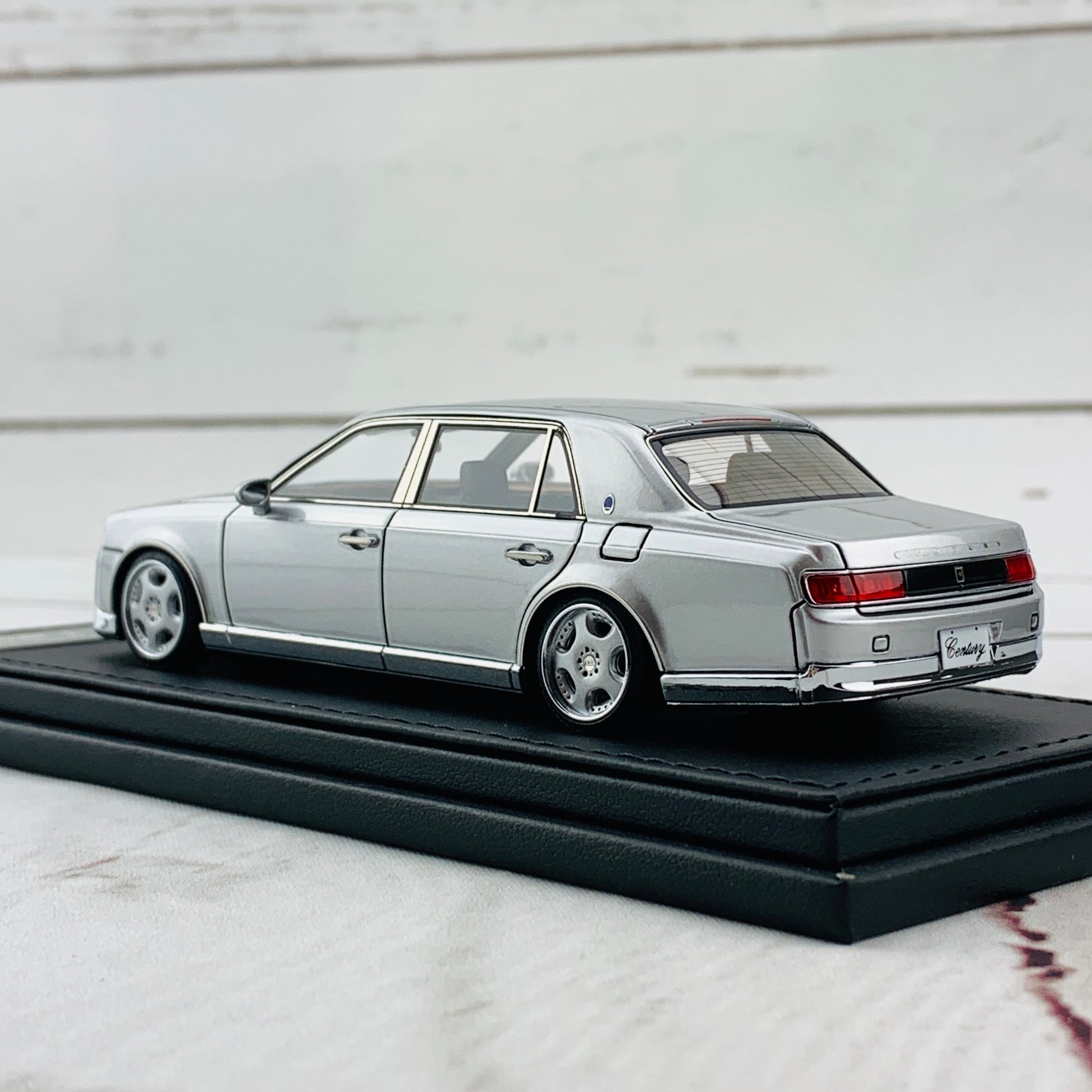 Ignition Model 1/43 Toyota Century UWG60 Silver IG1730