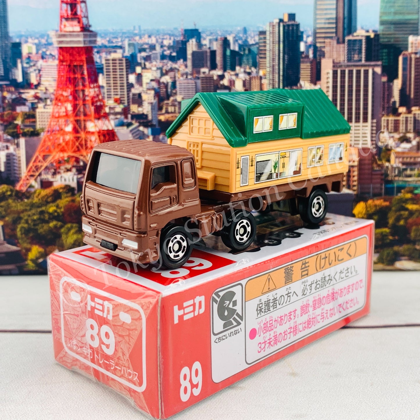 TOMICA 89 Isuzu Giga Trailer House 4904810102441