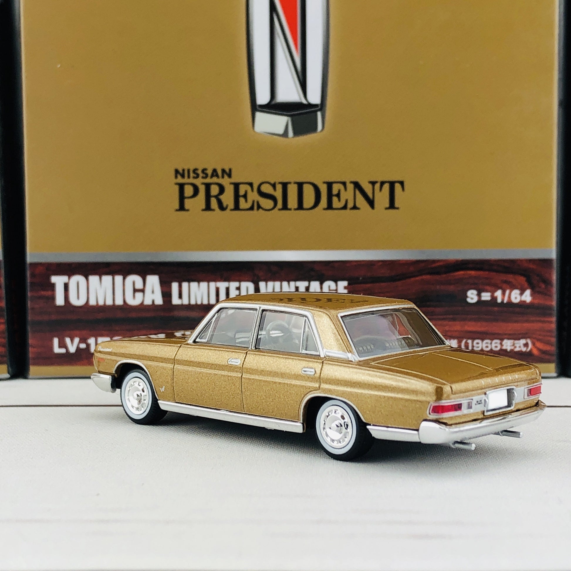 Tomica Limited Vintage 1/64 Nissan President H150-D (1966) LV-158b