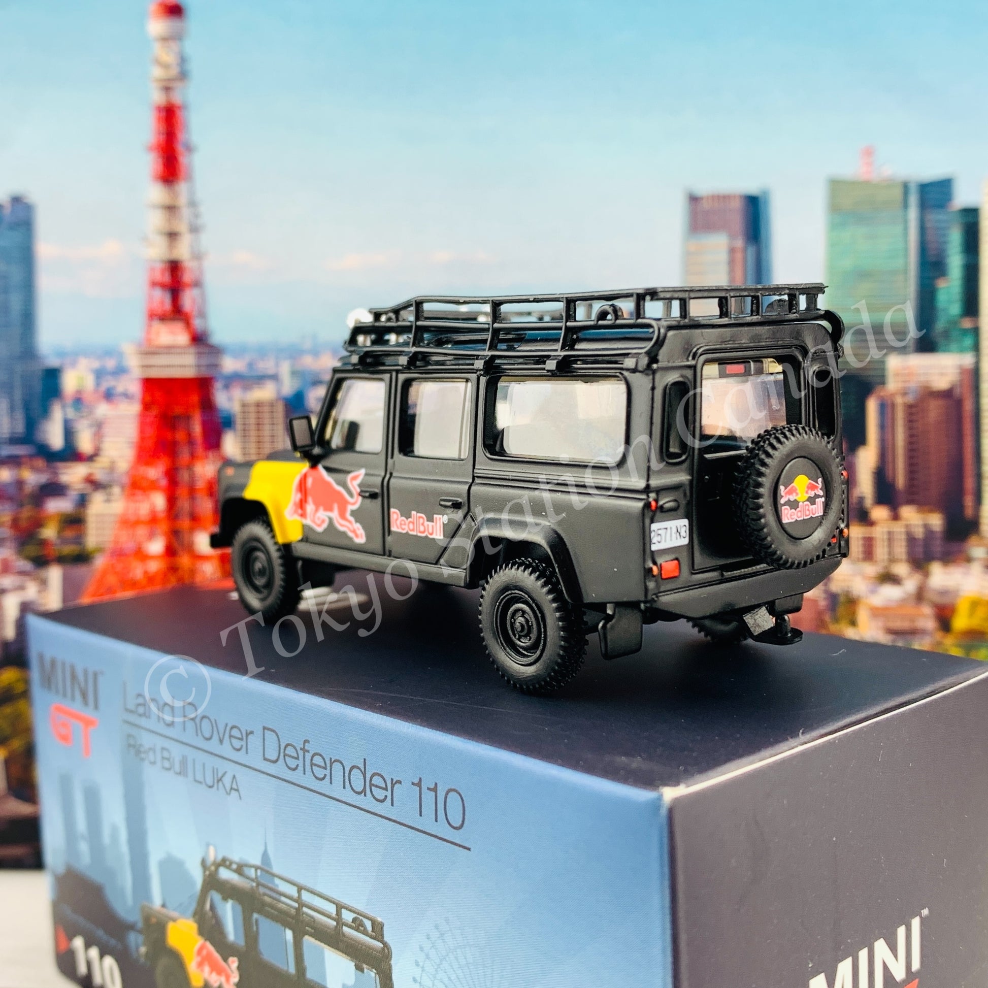 MINI GT 1/64 Land Rover Defender 110 Red Bull LUKA LHD MGT000110-L