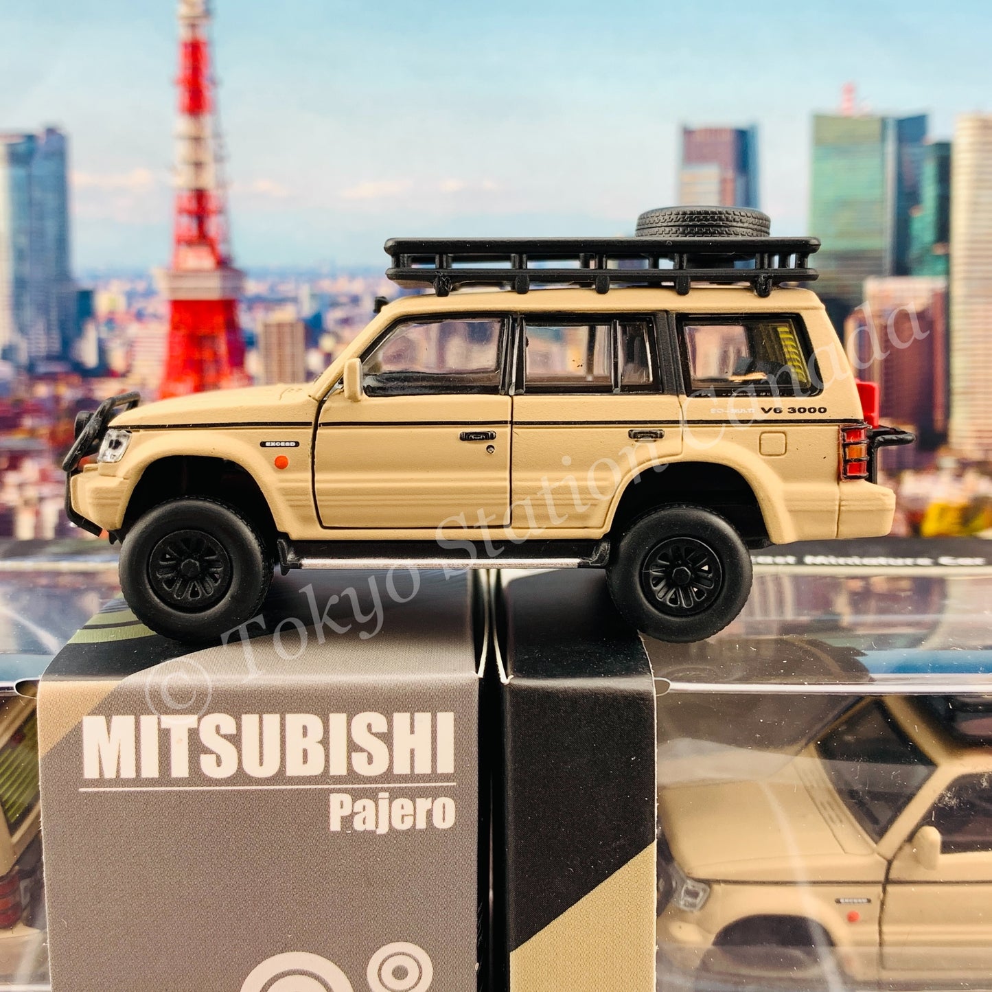 BM CREATIONS JUNIOR 1/64 Mitsubishi Pajero 2nd Generation JUNGLE PACK Matt Ivory LHD 64B0047