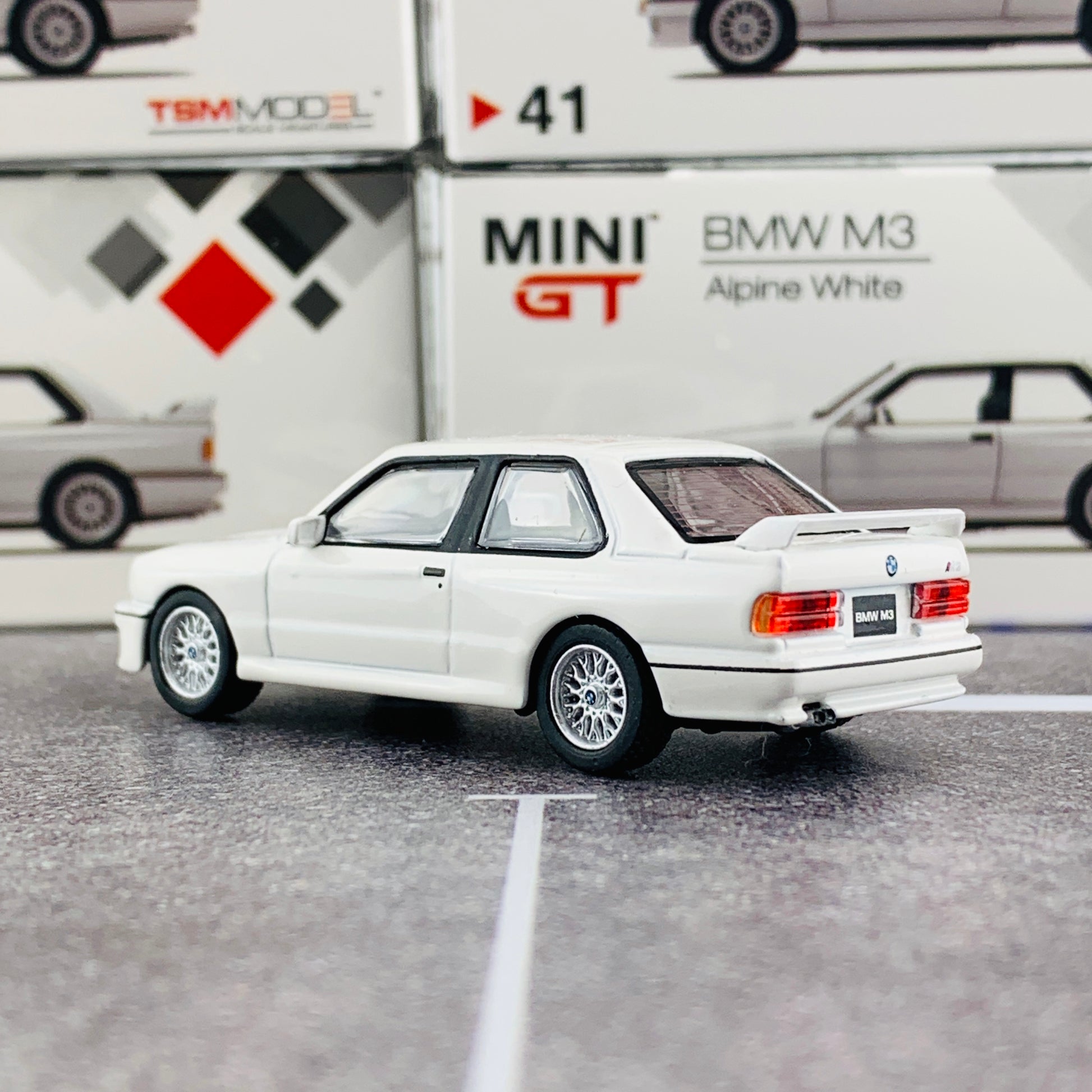 MINI GT 1/64 BMW M3 (E30) Alpine White RHD MGT00041-R