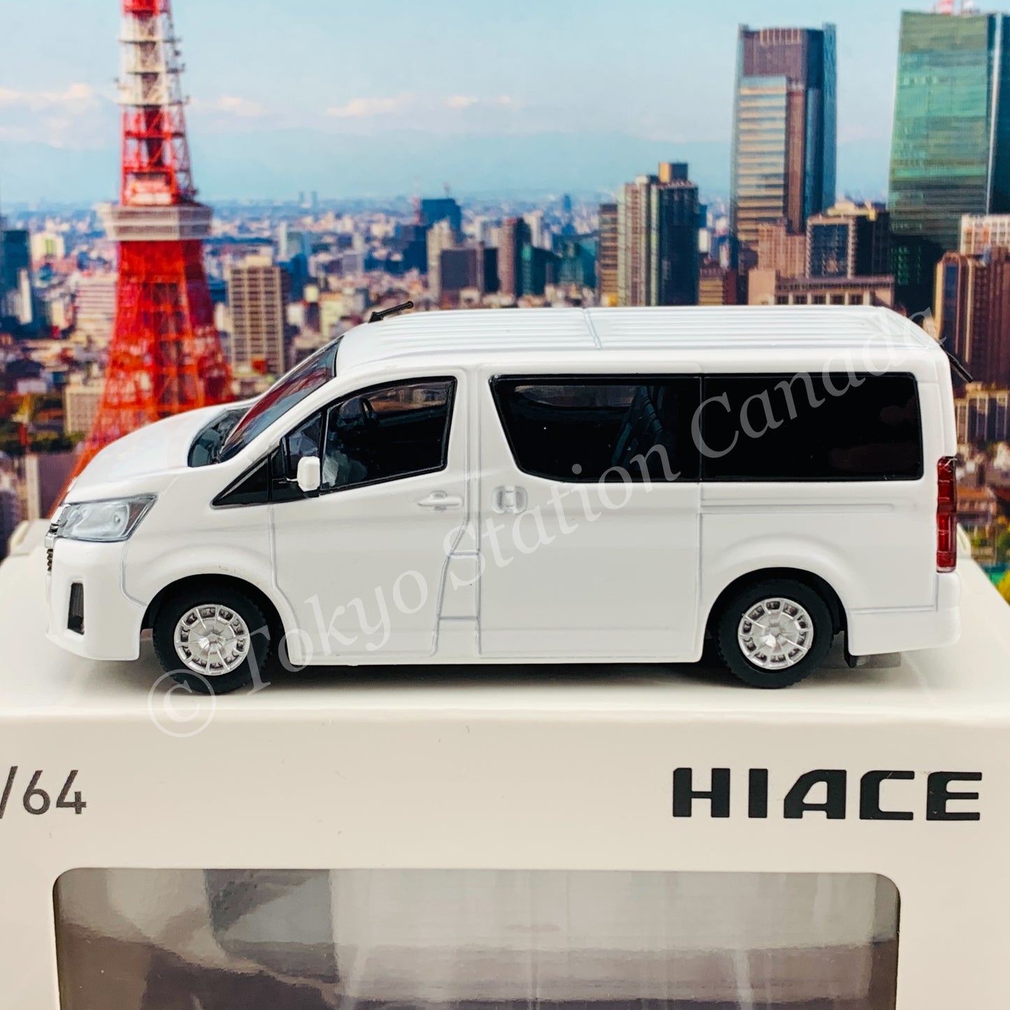 Model 1 1/64 Toyota Hiace 300 WHITE C33121