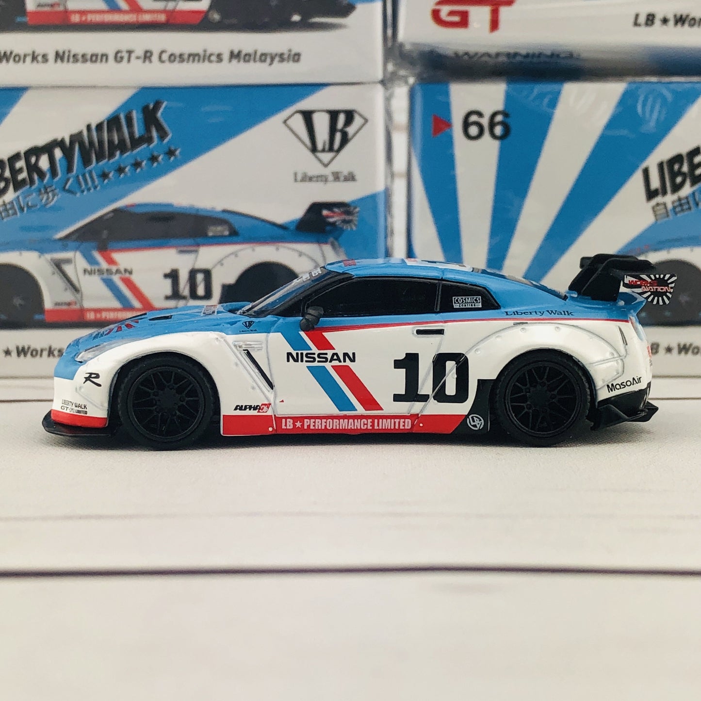 MINI GT LIBERTYWALK LB★WORKS Nissan GTR (R35) Cosmics Malaysia RHD MGT00066-R