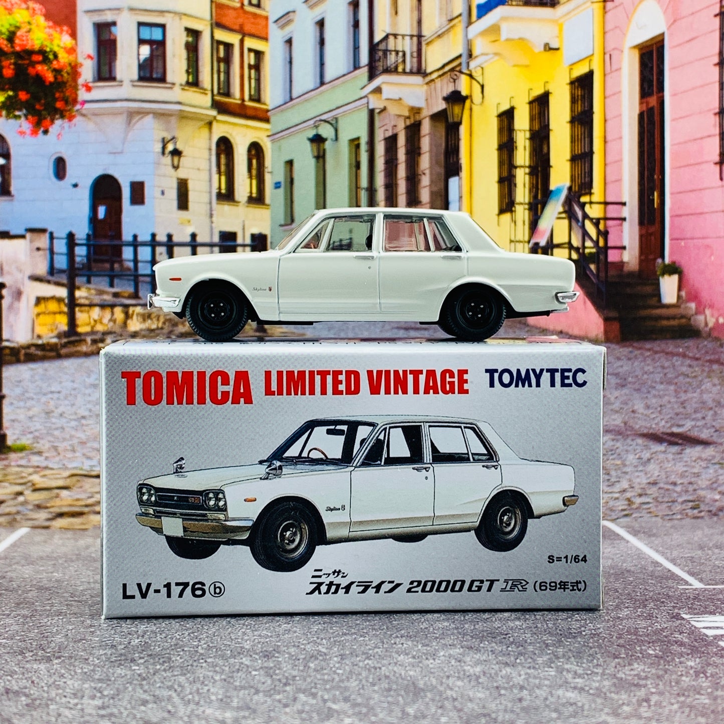 Tomica Limited Vintage 1/64 Nissan Skyline 2000GT-R White LV-176b