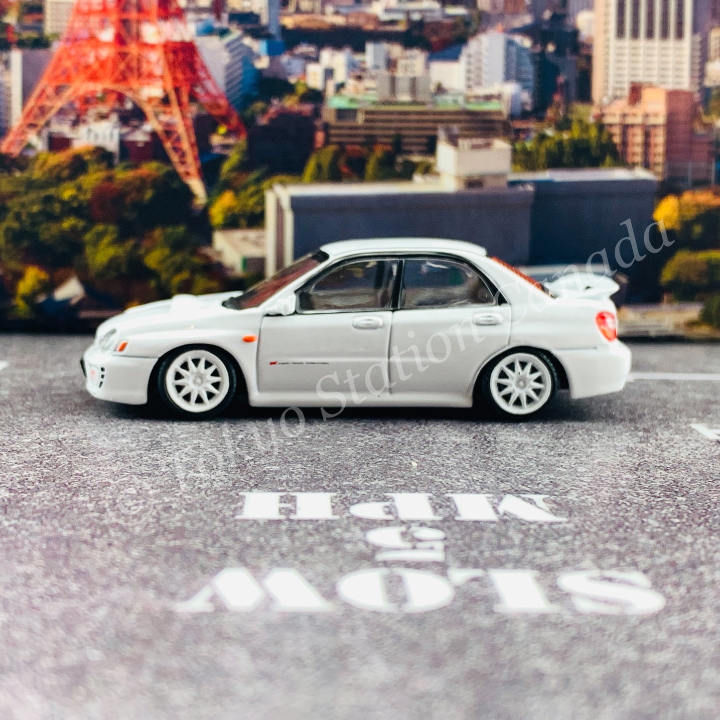 BM CREATIONS JUNIOR 1/64 Subaru Impreza WRX STi 2001 WHITE RHD with Extra Wheel Set and Lowering Parts 64B0082