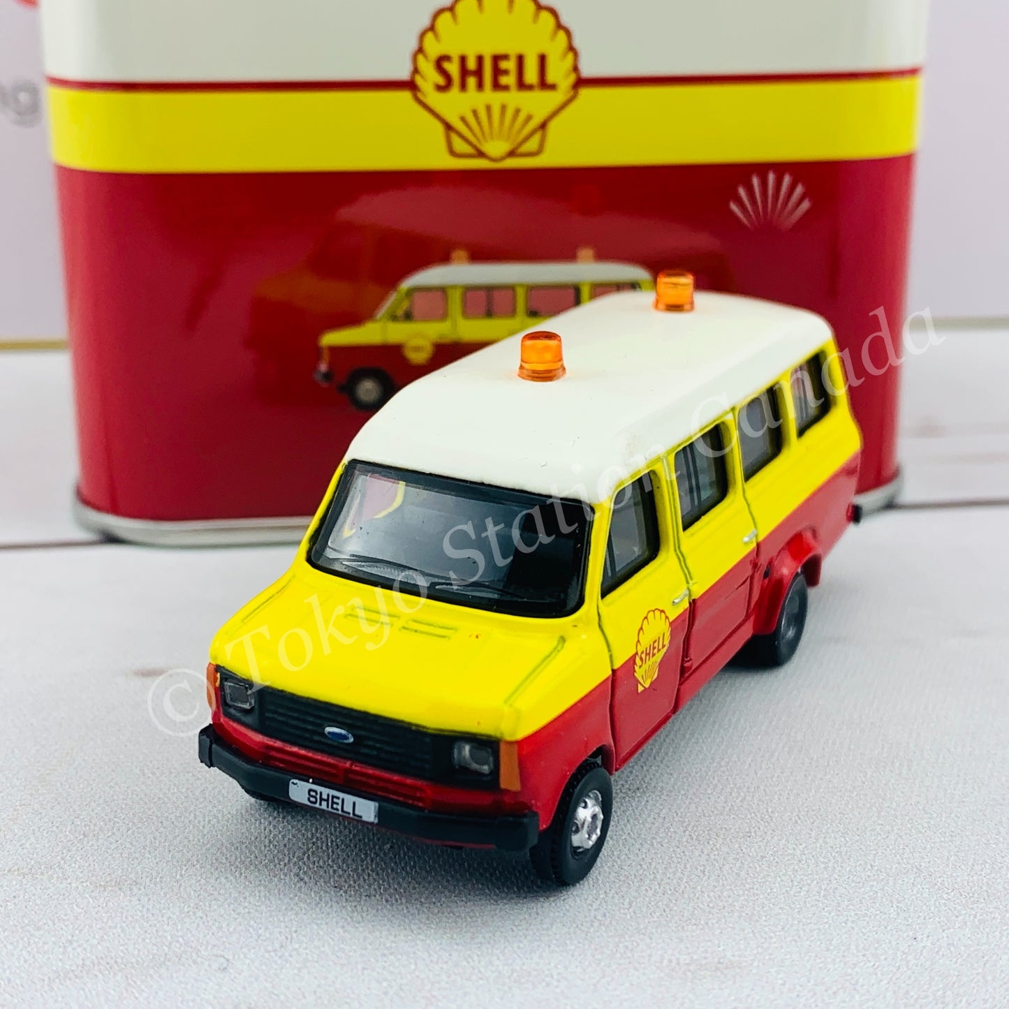 Tiny 微影 Hong Kong Shell 1960's Van with Shell X-100 Motor Oil Can ATC65109