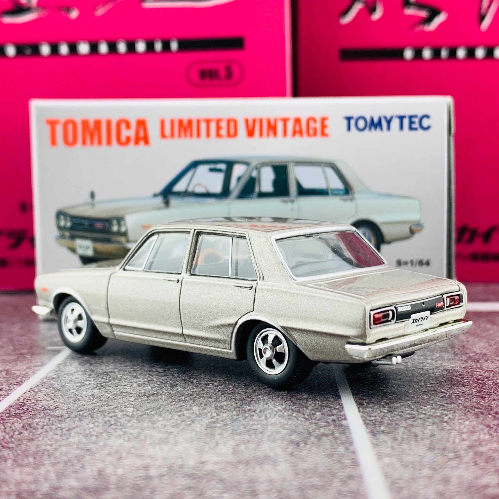 Tomica Limited Vintage 1/64 Ogikubo Damashii Vol. 5 Nissan Skyline 2000GT (1968)